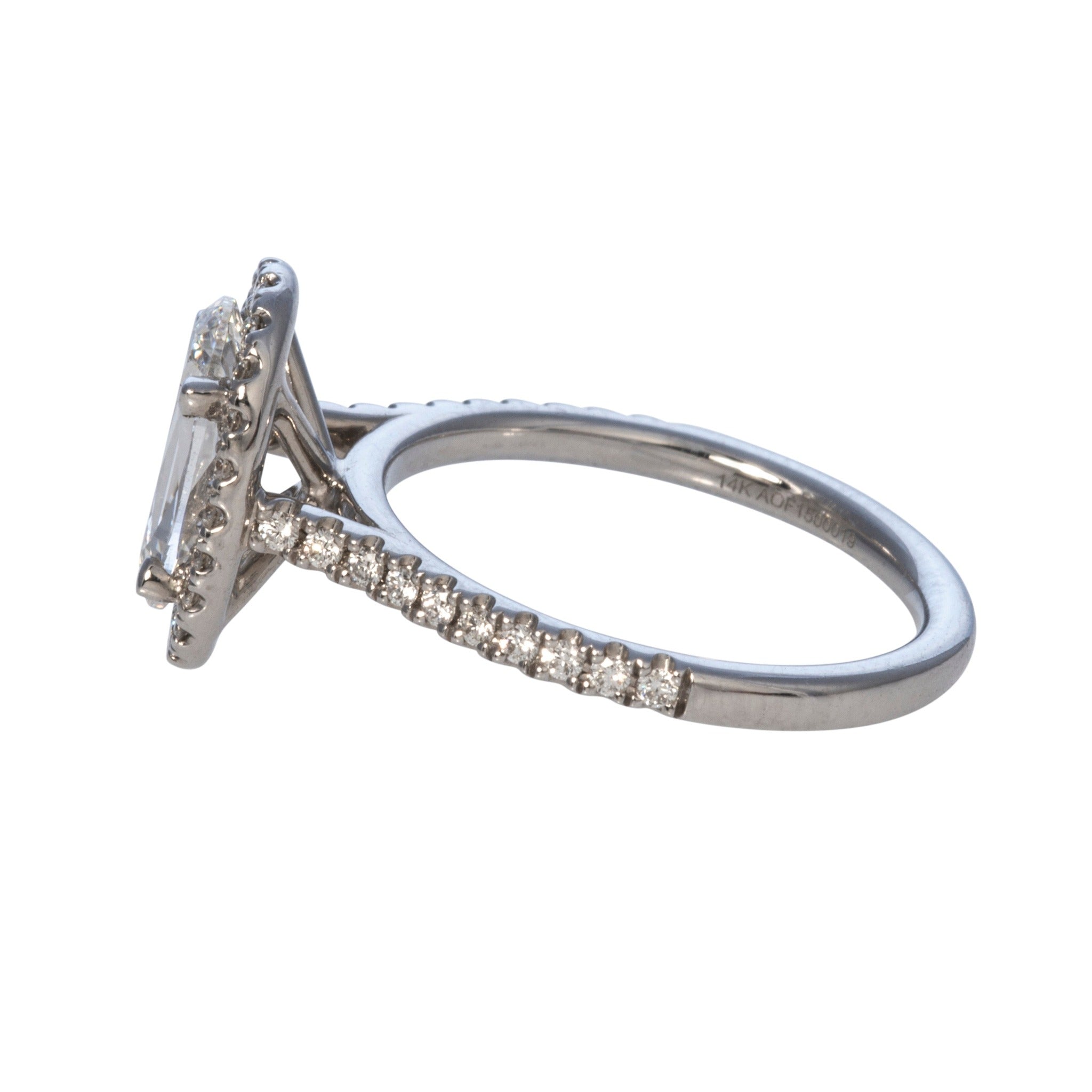 Oval Brilliant Diamond Pavé Halo 14K Gold Engagement Ring