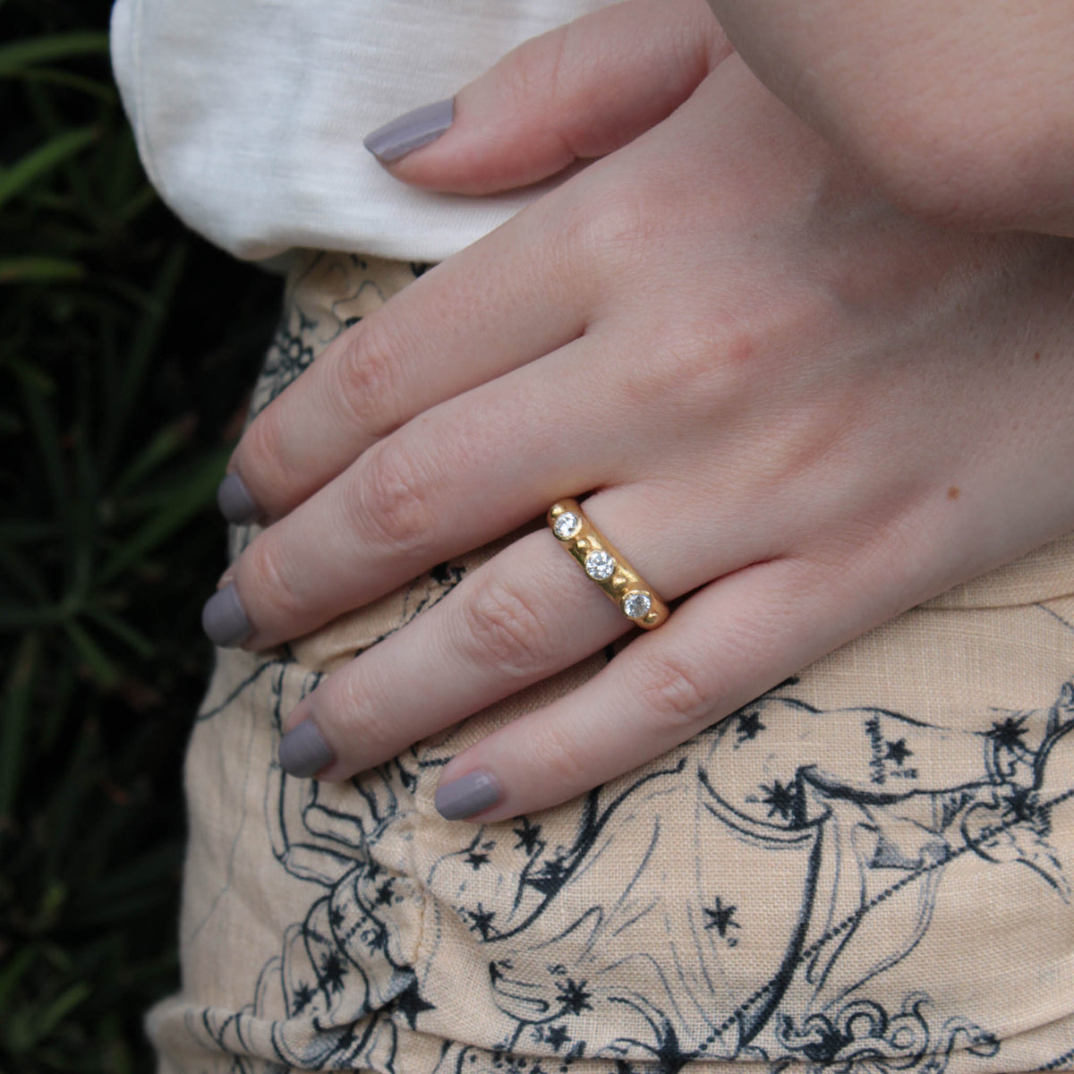 Elizabeth Locke Round Diamond Gold Dot Stack Ring