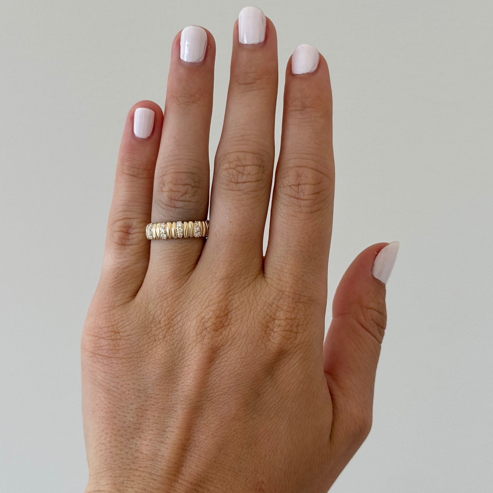 Graduated Diamond 14K Yellow Gold Ribbed Band