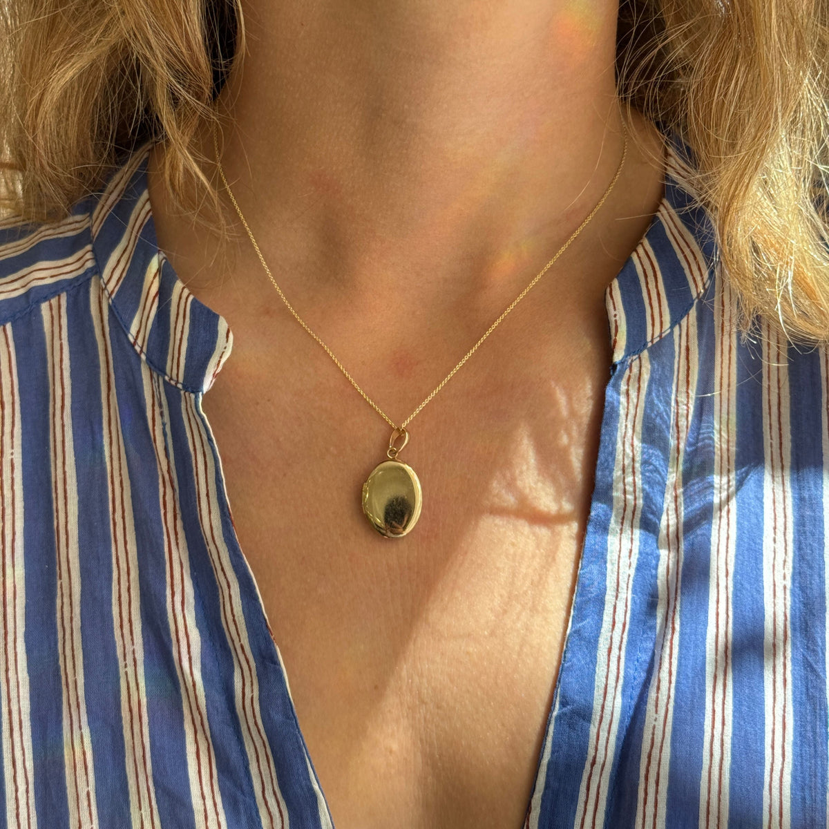 14K Yellow Gold 20.5mm Plain Oval Locket Necklace