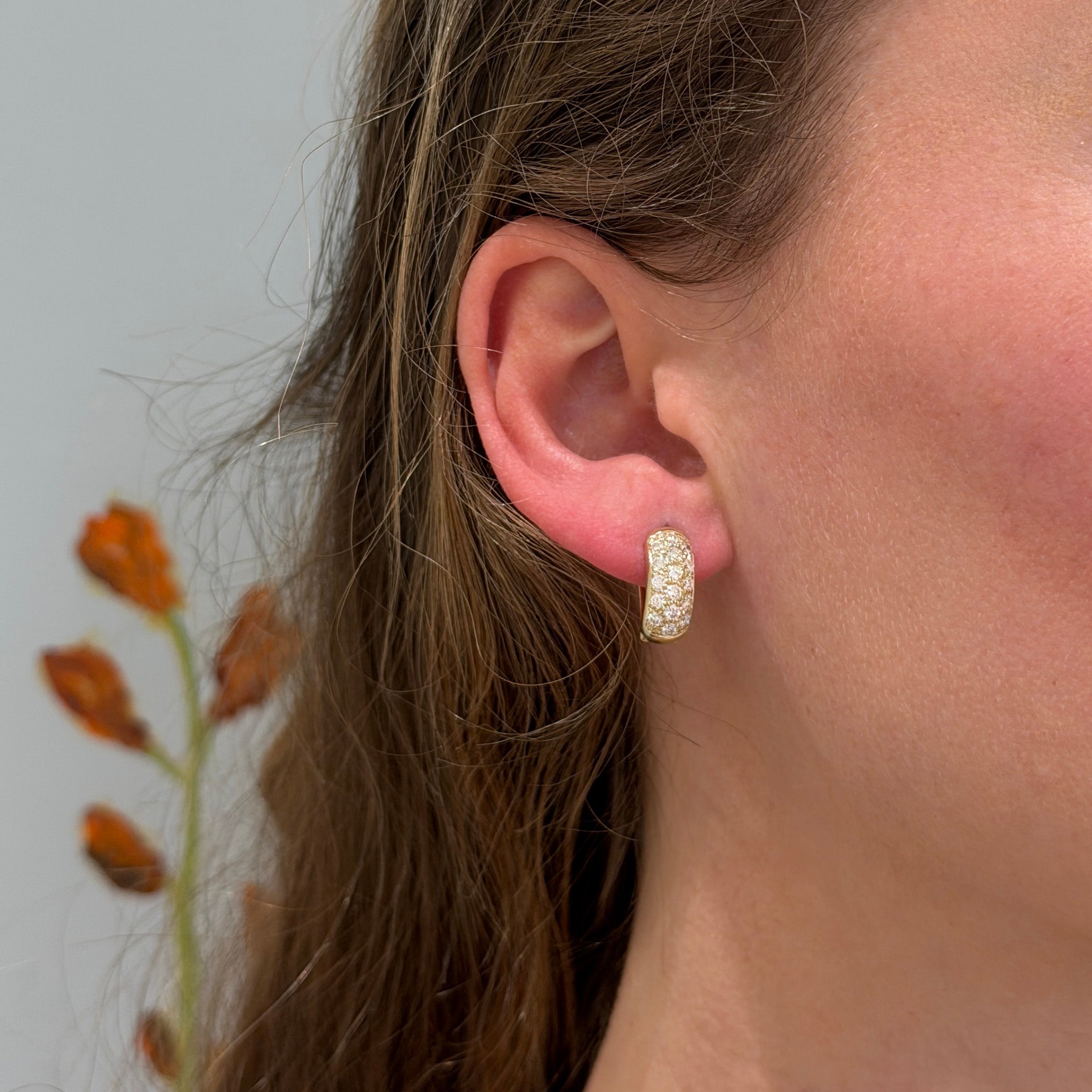 1ctw Diamond PavĂŠ 14K Yellow Gold Oval Huggie Earrings