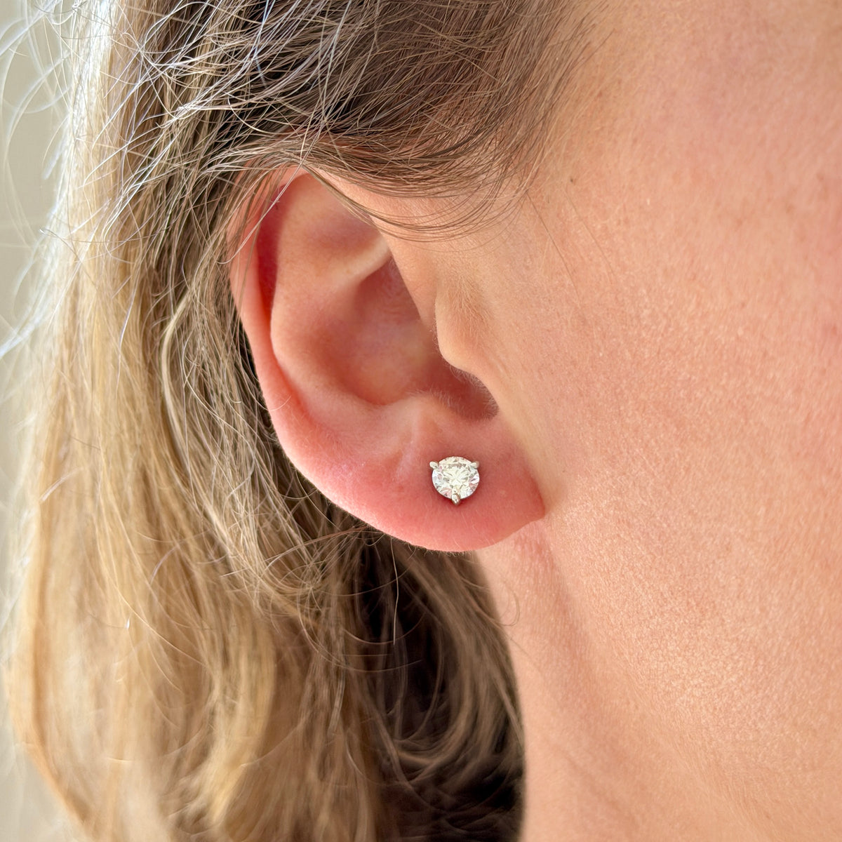1.02ctw Round Brilliant Diamond 14K Gold Martini Stud Earrings