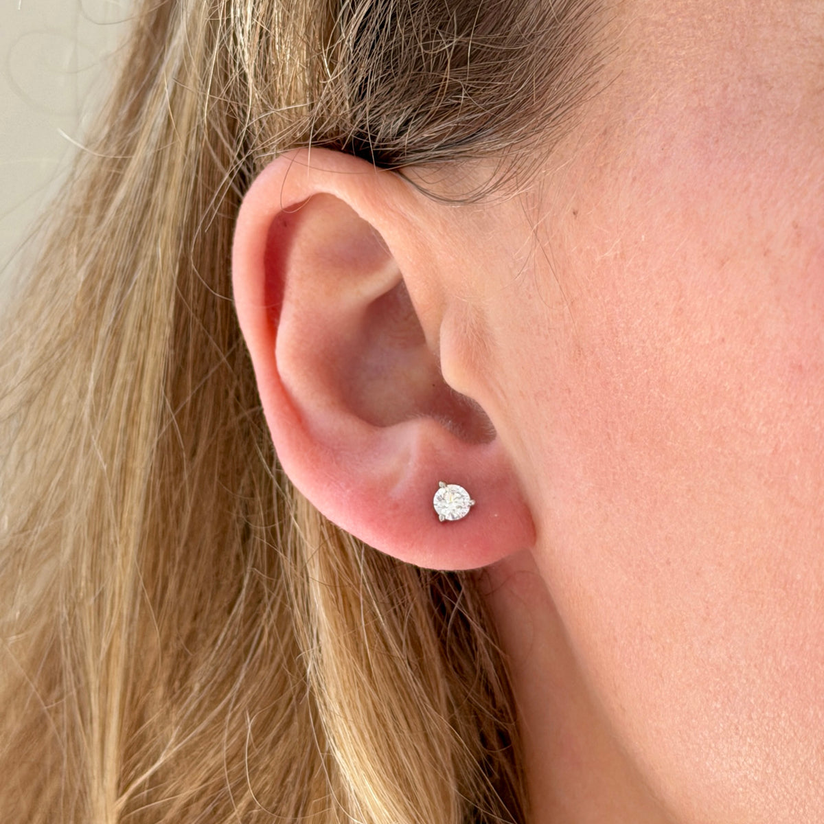 .53ctw Round Brilliant Diamond 14K Gold Martini Stud Earrings