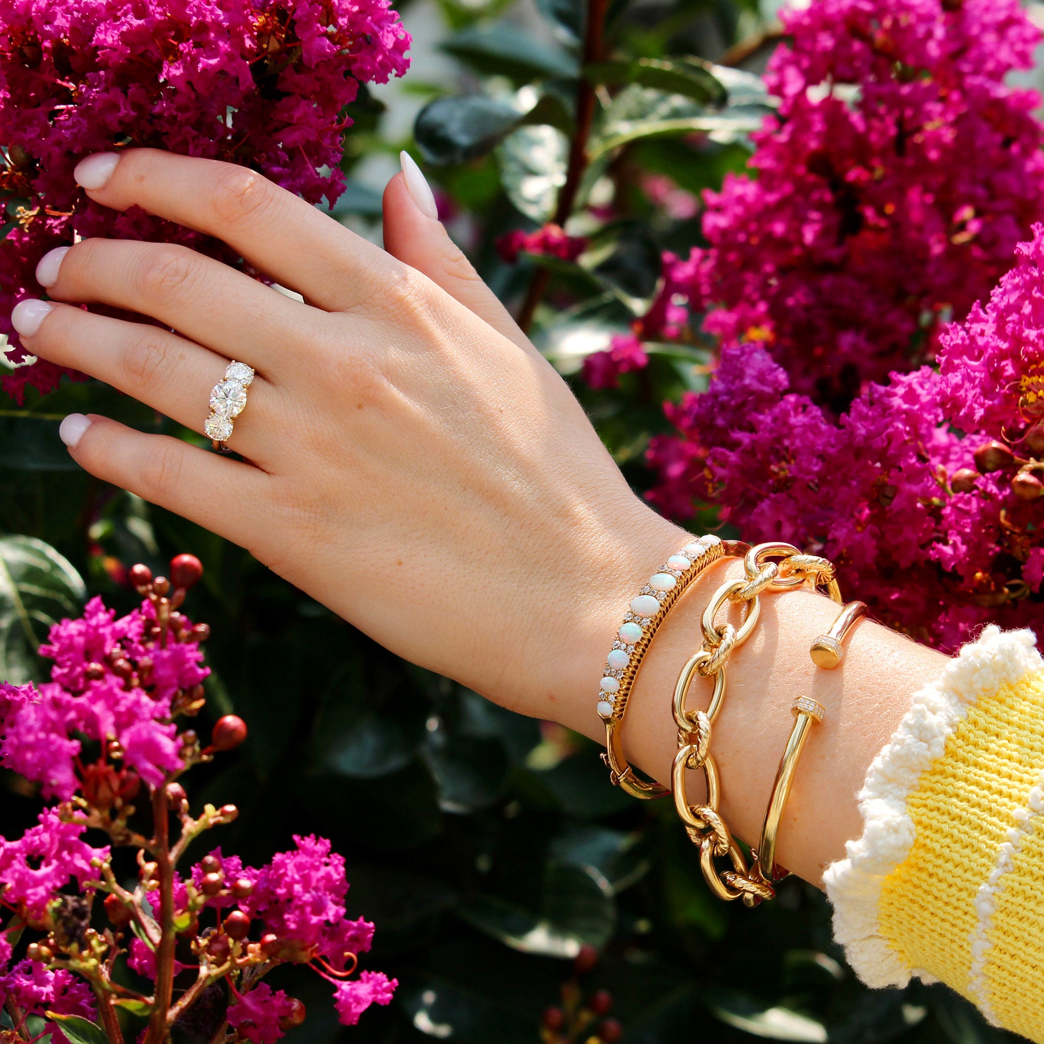 Diamond Pavé End Cap 18K Yellow Gold Open Bangle