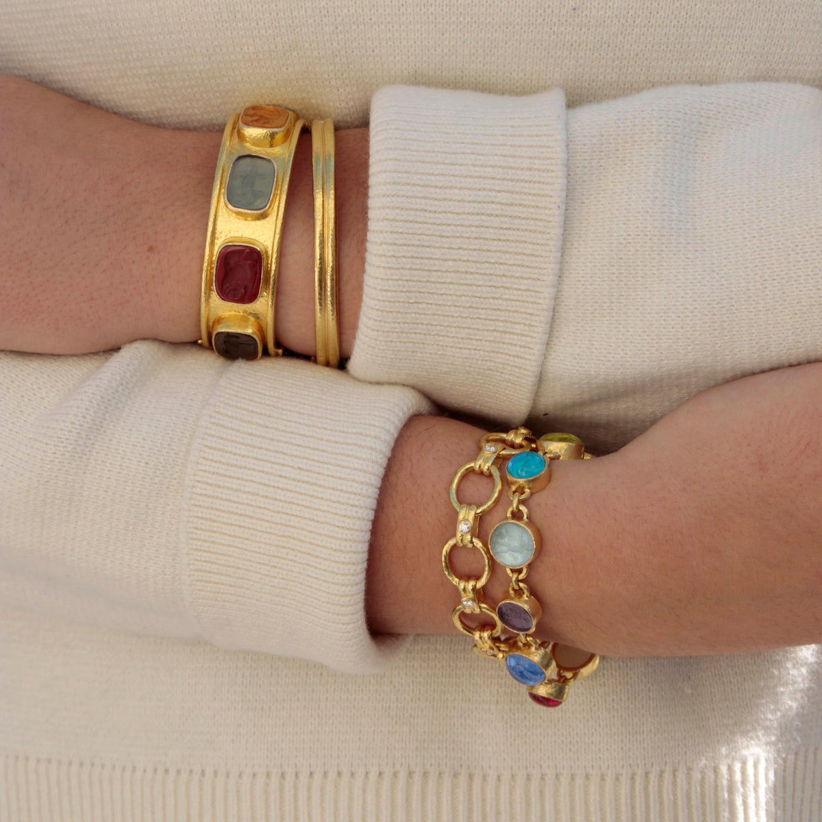 Elizabeth Locke Pastel Small Round Venetian Glass Intaglio Link Bracelet