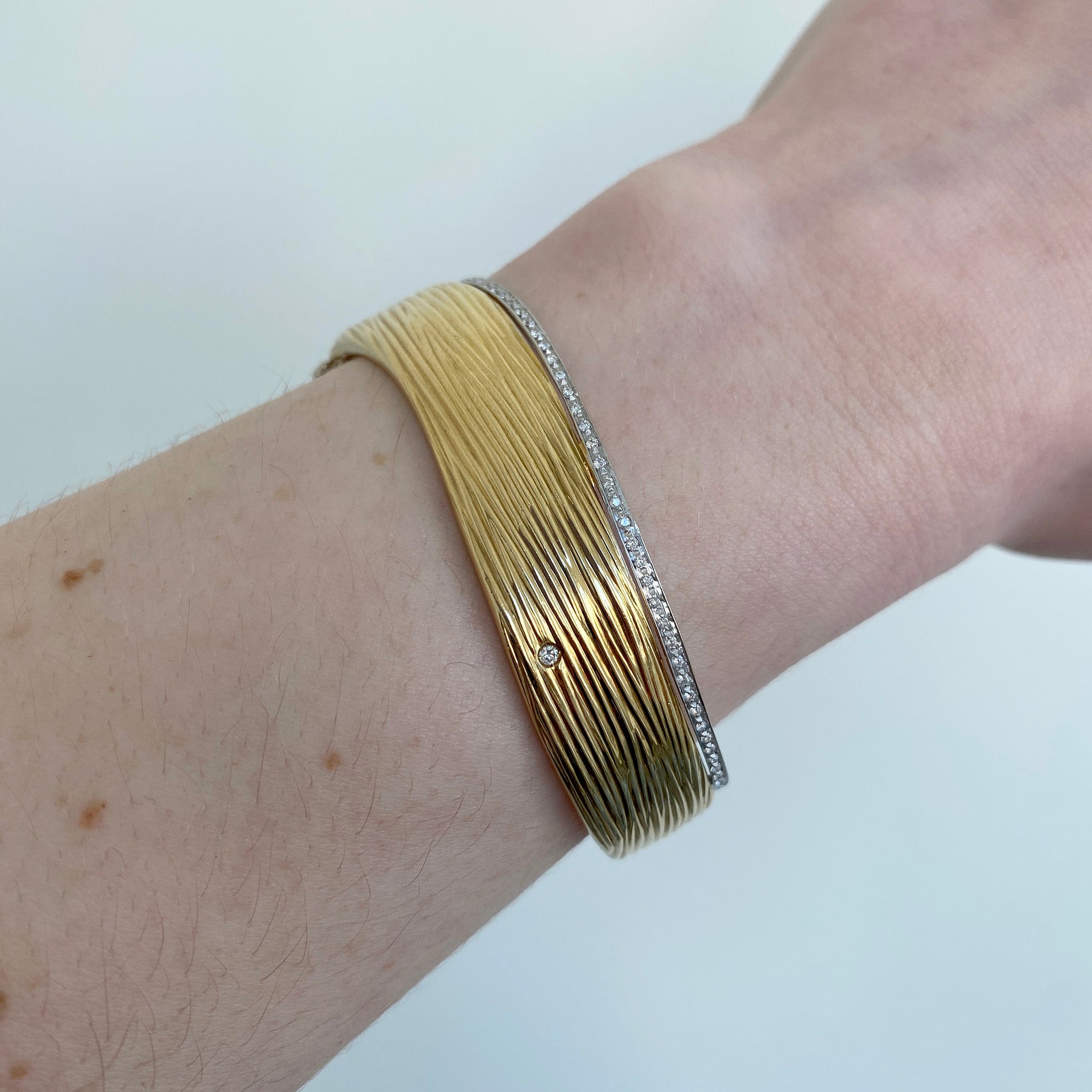 Estate Roberto Coin Diamond 18K Gold Elephant Skin Bangle