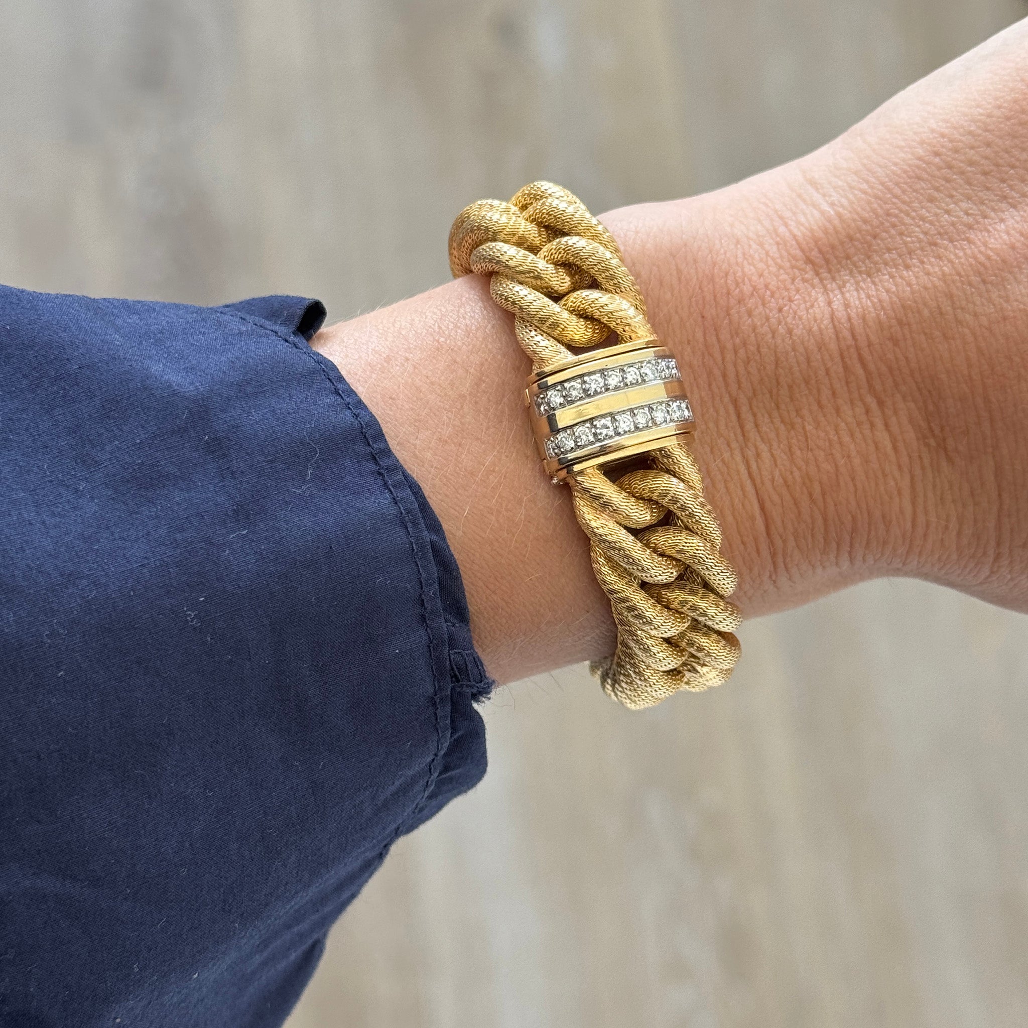 Vintage Italian Damond Clasp 18K Gold Mesh Link Bracelet