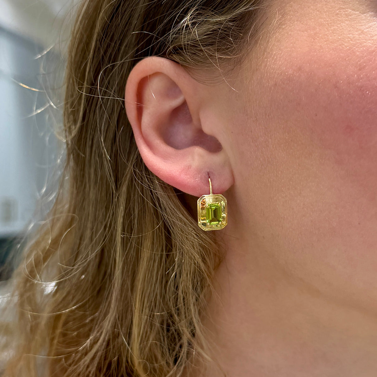 Goshwara Emerald-Cut Peridot 18K Gold Earrings