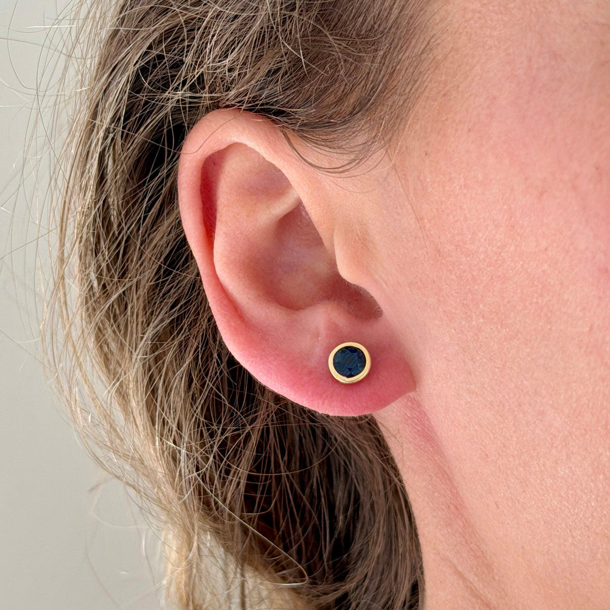 1.30ctw Sapphire Bezel Set 18K Yellow Gold Stud Earrings