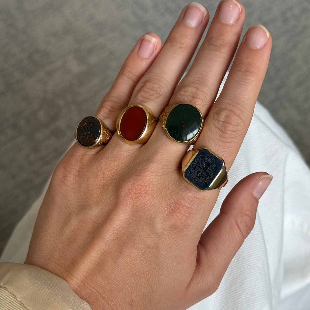 Victorian Bloodstone Intaglio Crest 14K Gold Oval Signet Ring, Vintage Carnelian 14K Yellow Gold Oval Signet Ring, Victorian Style Bloodstone 18K Yellow Gold Oval Signet Ring