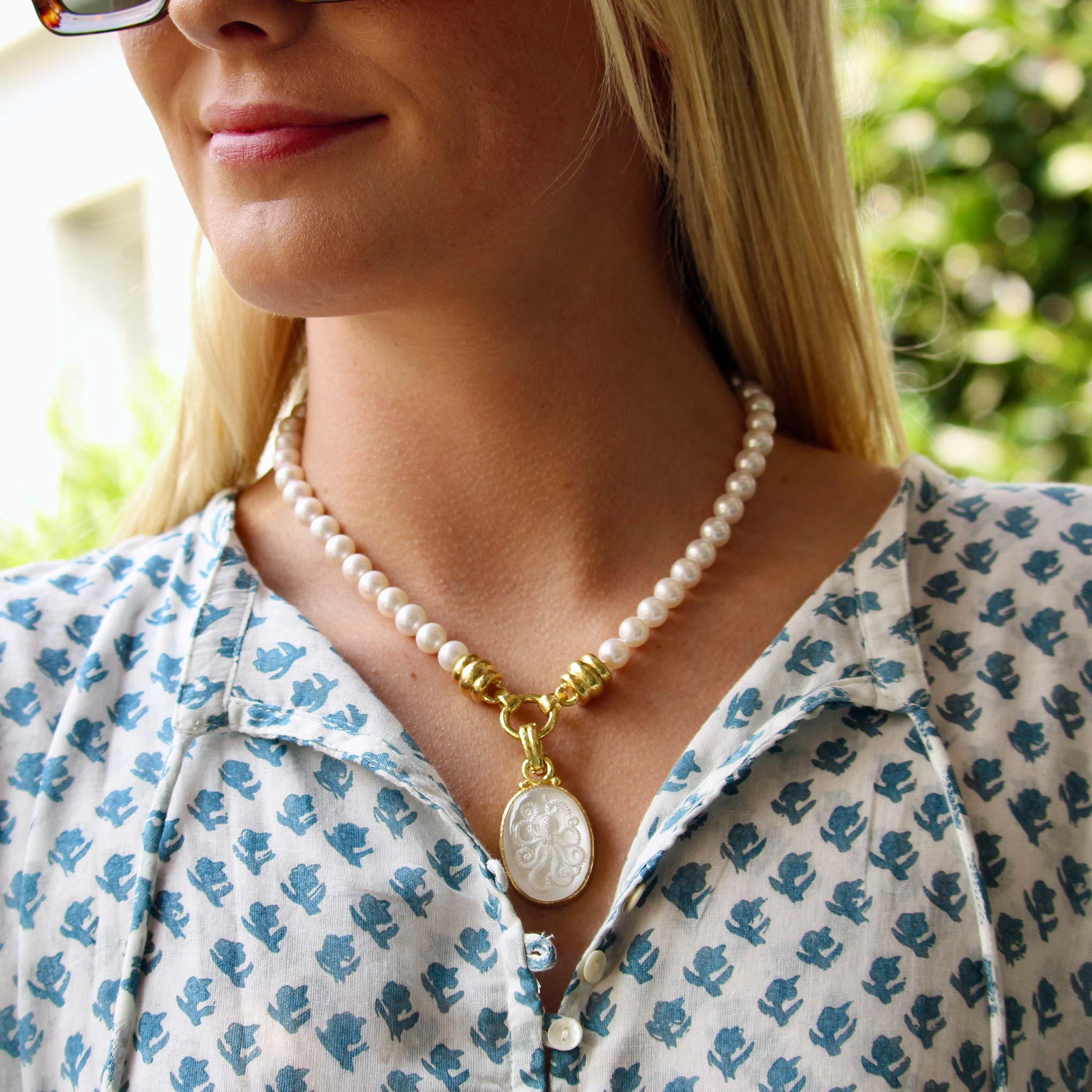 Elizabeth Locke Oval Rock Crystal “Octopus” Pendant, Elizabeth Locke Freshwater Pearl “Martin” Clasp Necklace 17″