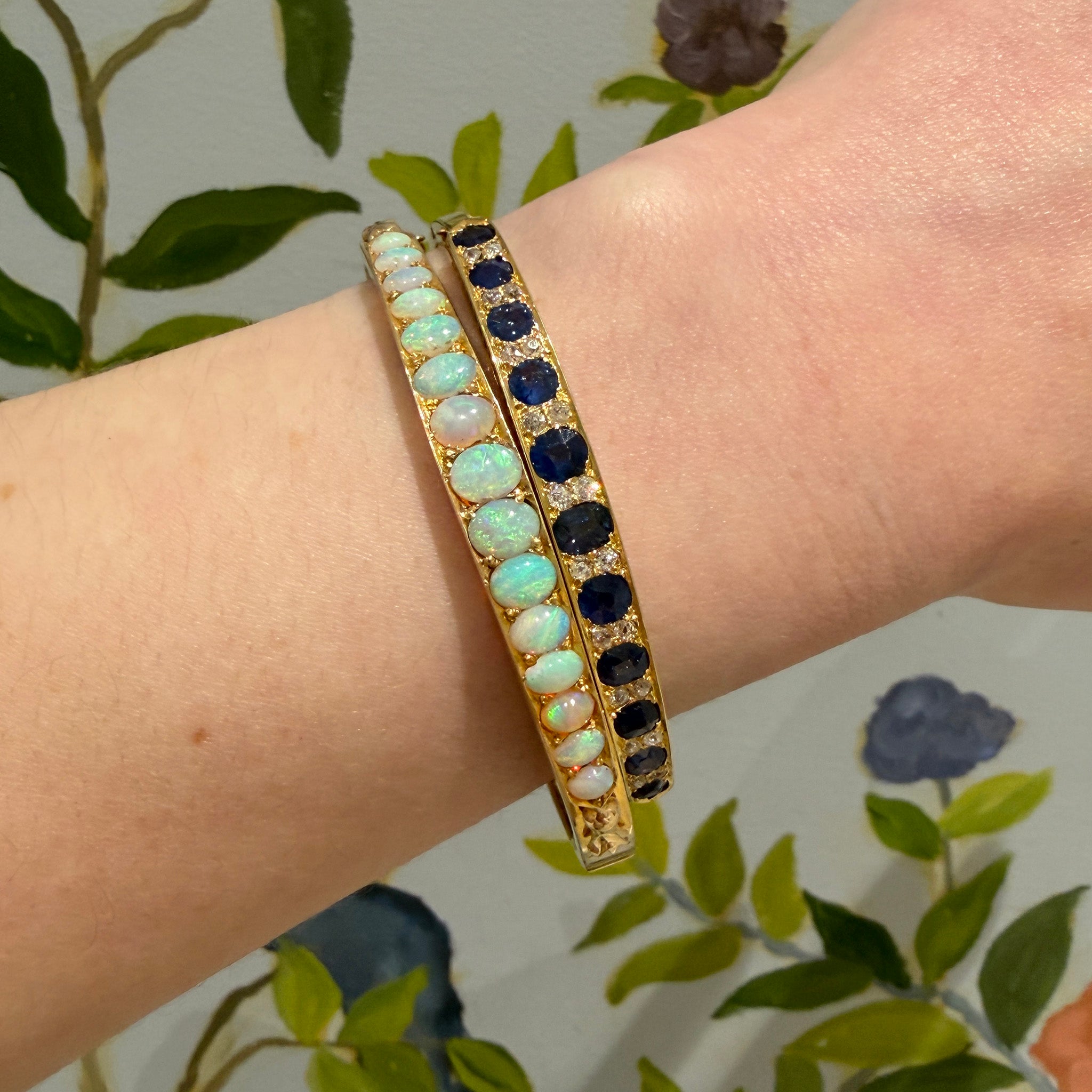 Victorian 3ctw Graduated Sapphire & Diamond 18K Gold Bangle