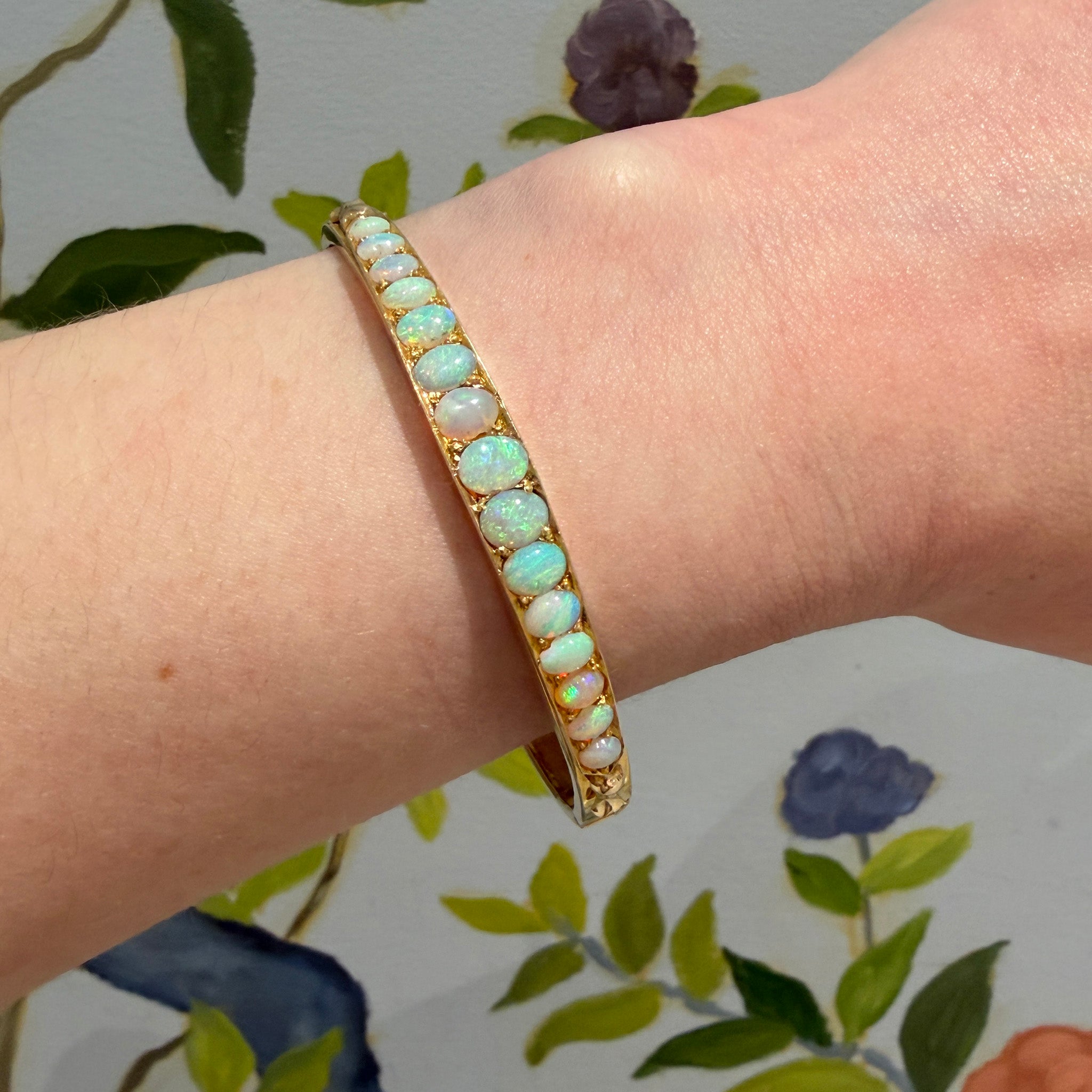 Victorian 4ctw Graduated Opal 18K Gold Bangle