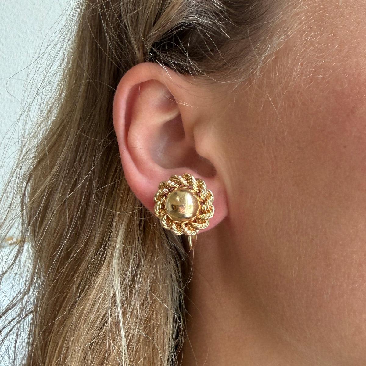 Vintage 14K Gold Button Rope Border Clip On Earrings
