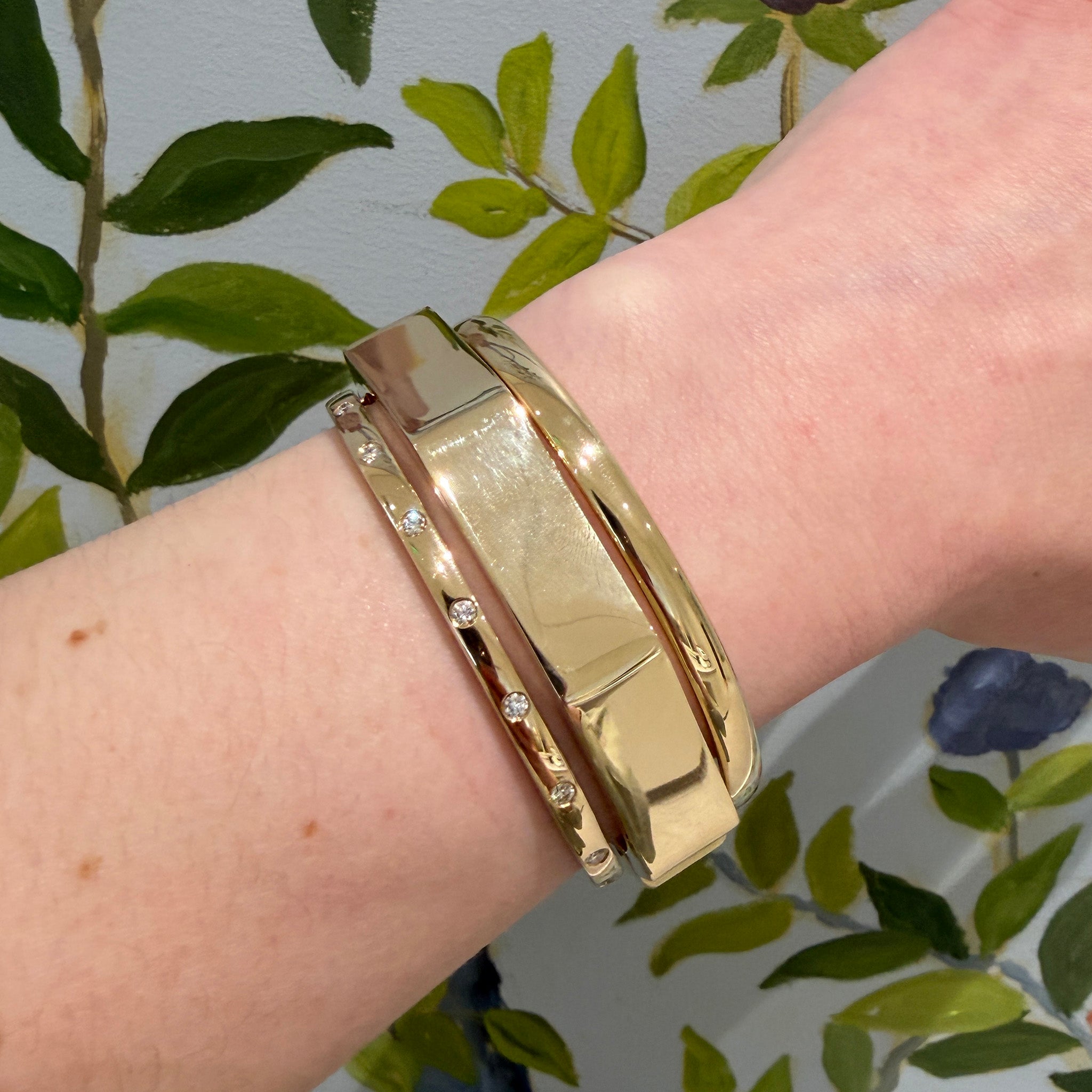 14K Yellow Gold Italian 10mm Octagonal Bangle