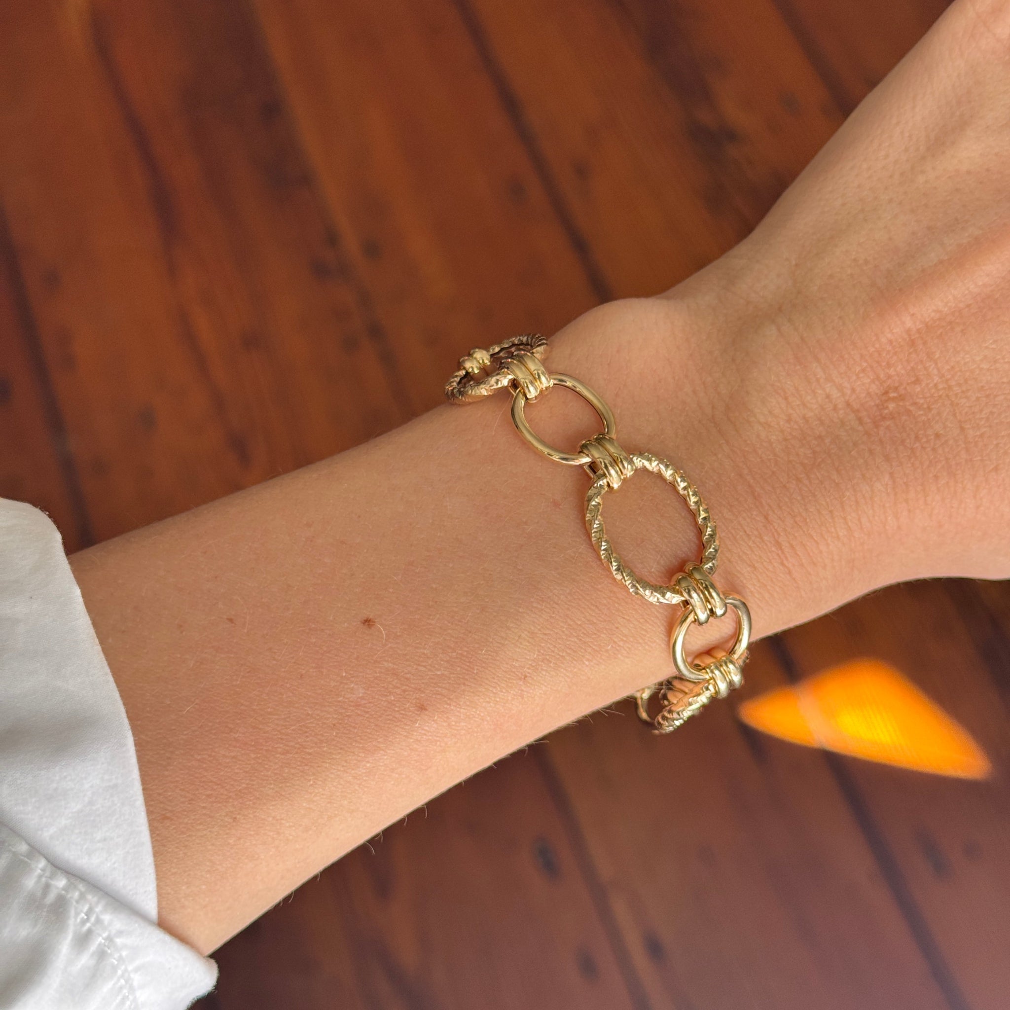 14K Gold Oval Ribbed & Polished Link Bracelet