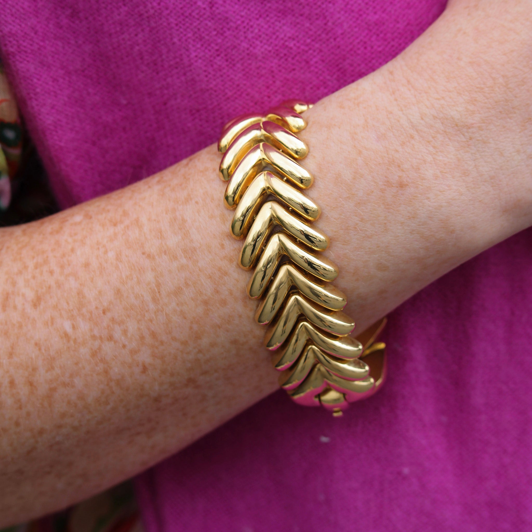 Vintage Italian 18K Yellow Gold V Link Bracelet