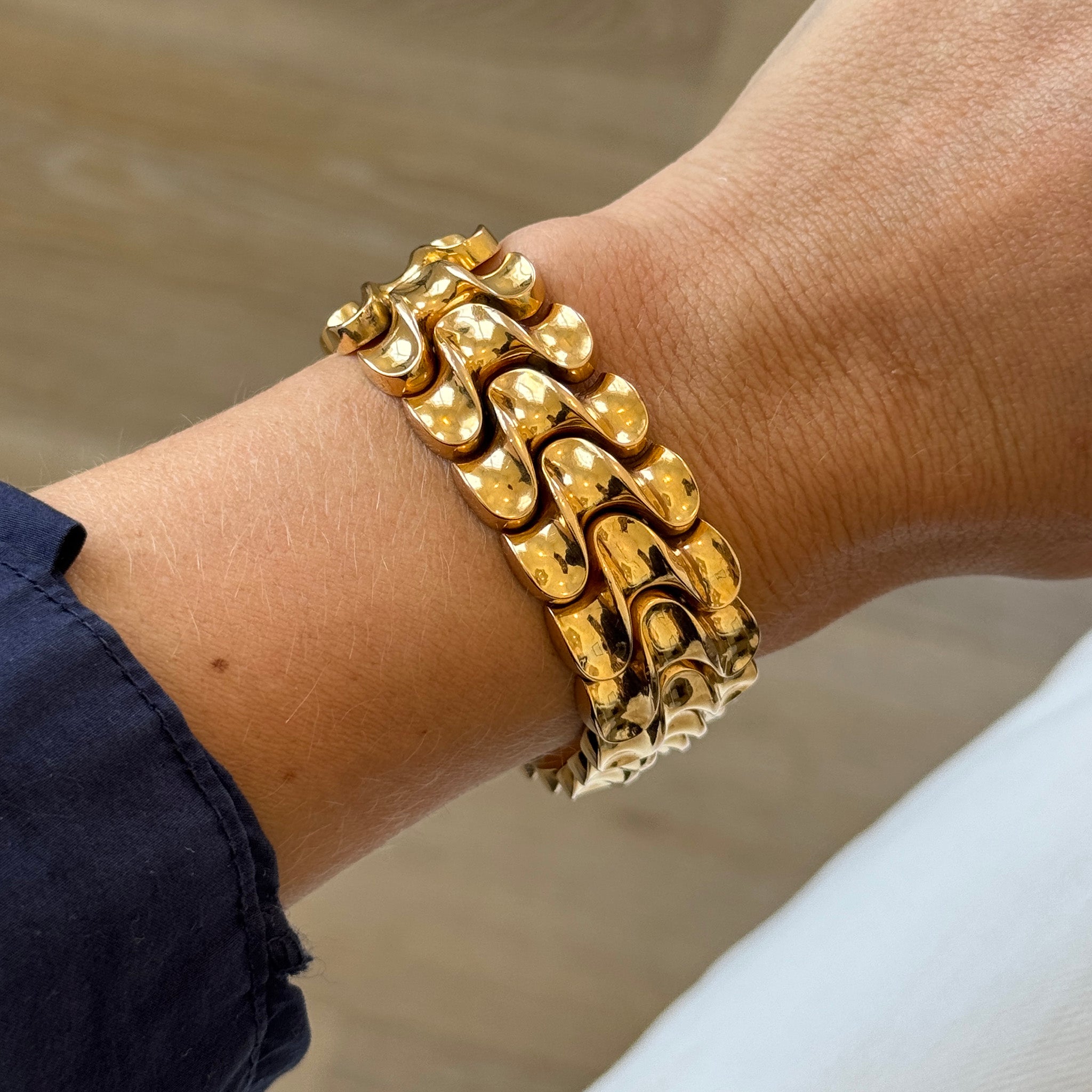 Vintage 18K Yellow Gold Wave Bracelet