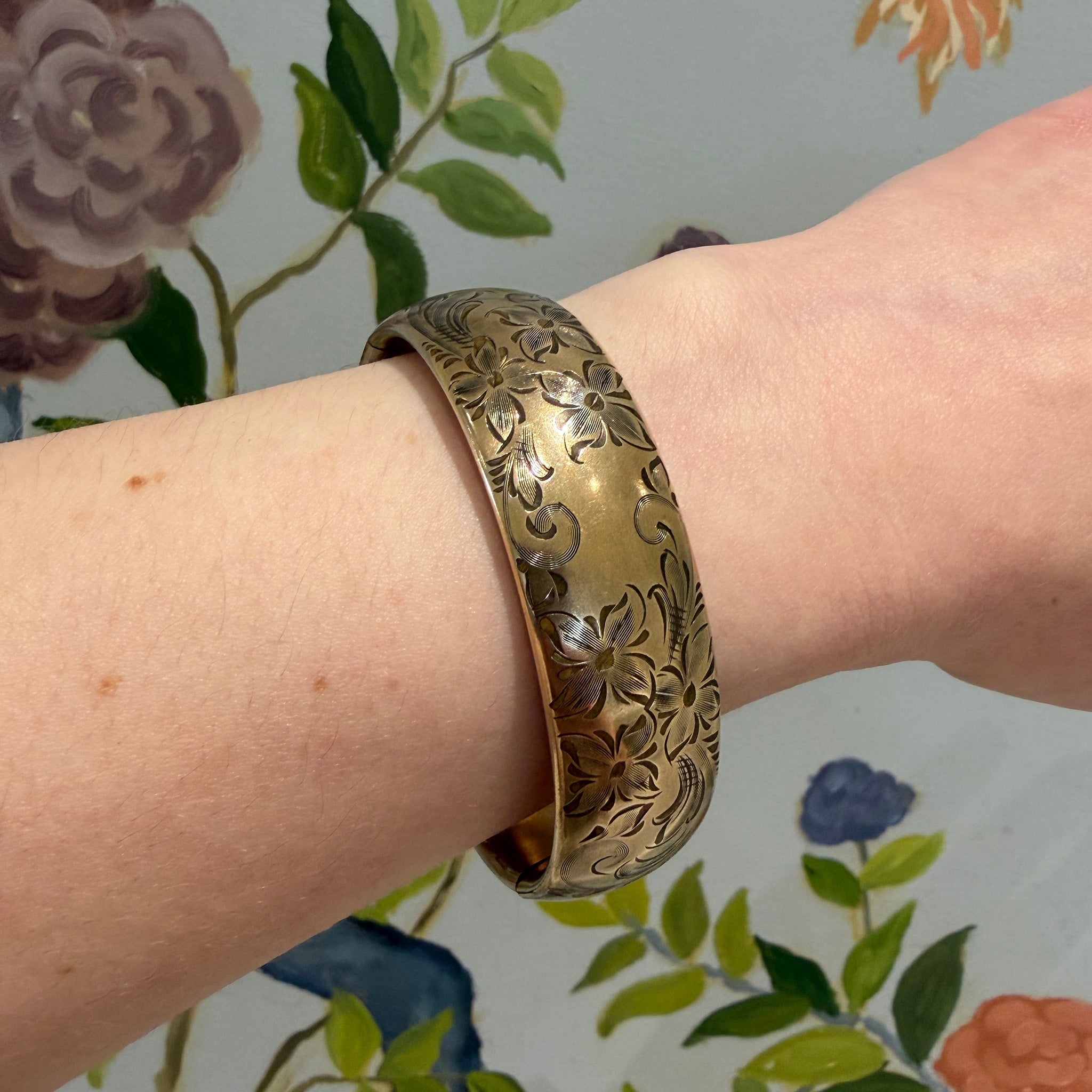 Vintage Engraved Floral Pattern Gold-Filled Bangle