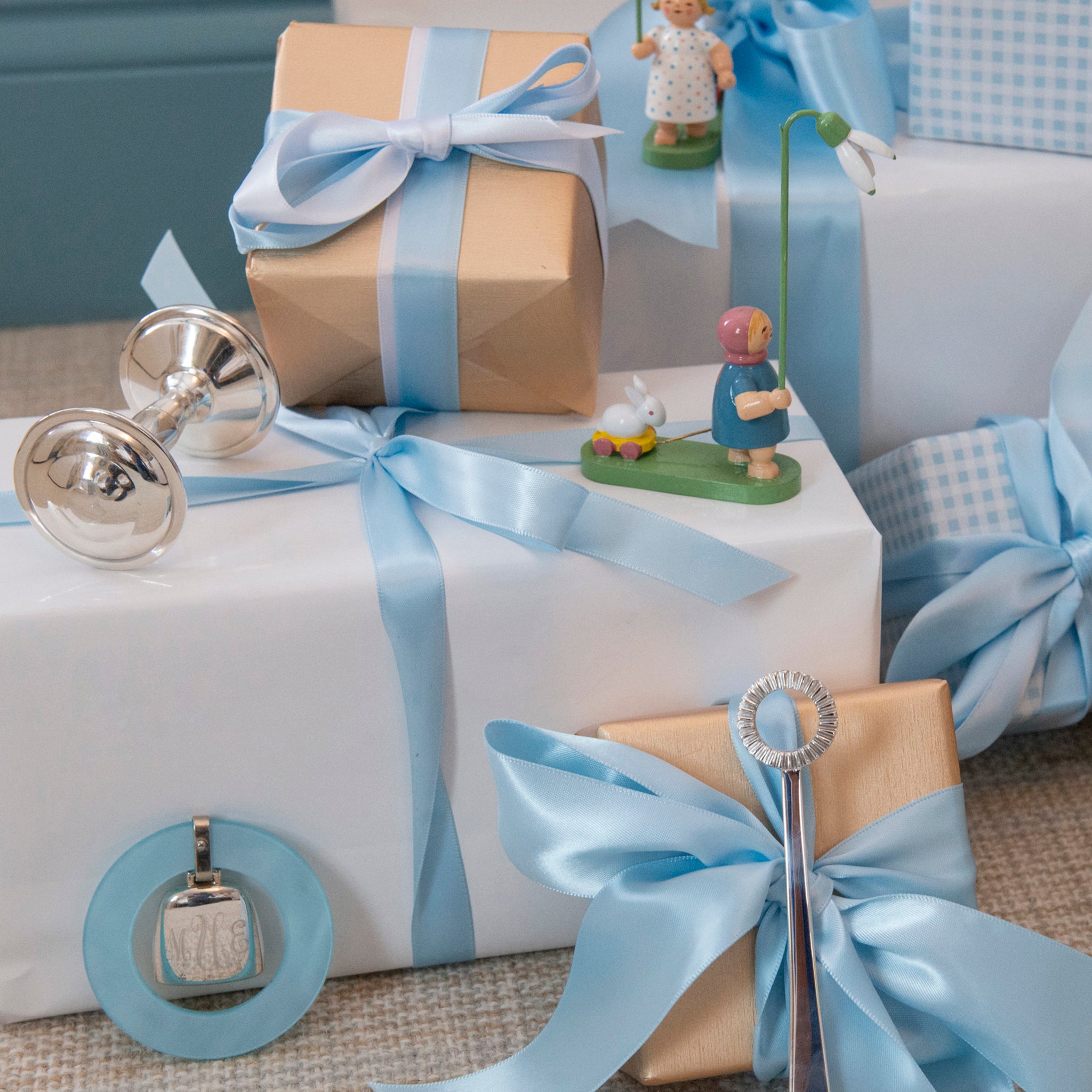 Wendt & Kuhn Girl with Snowdrop Wooden Figurine