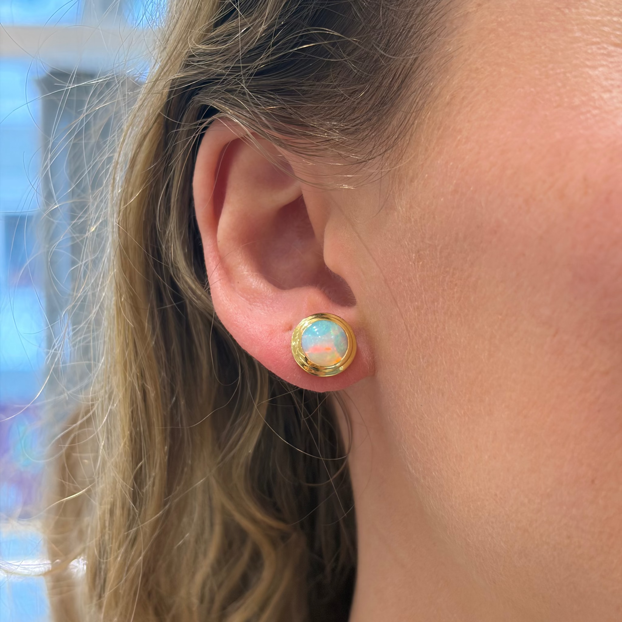 Goshwara Round Cabochon Opal 18K Yellow Gold Stud Earrings
