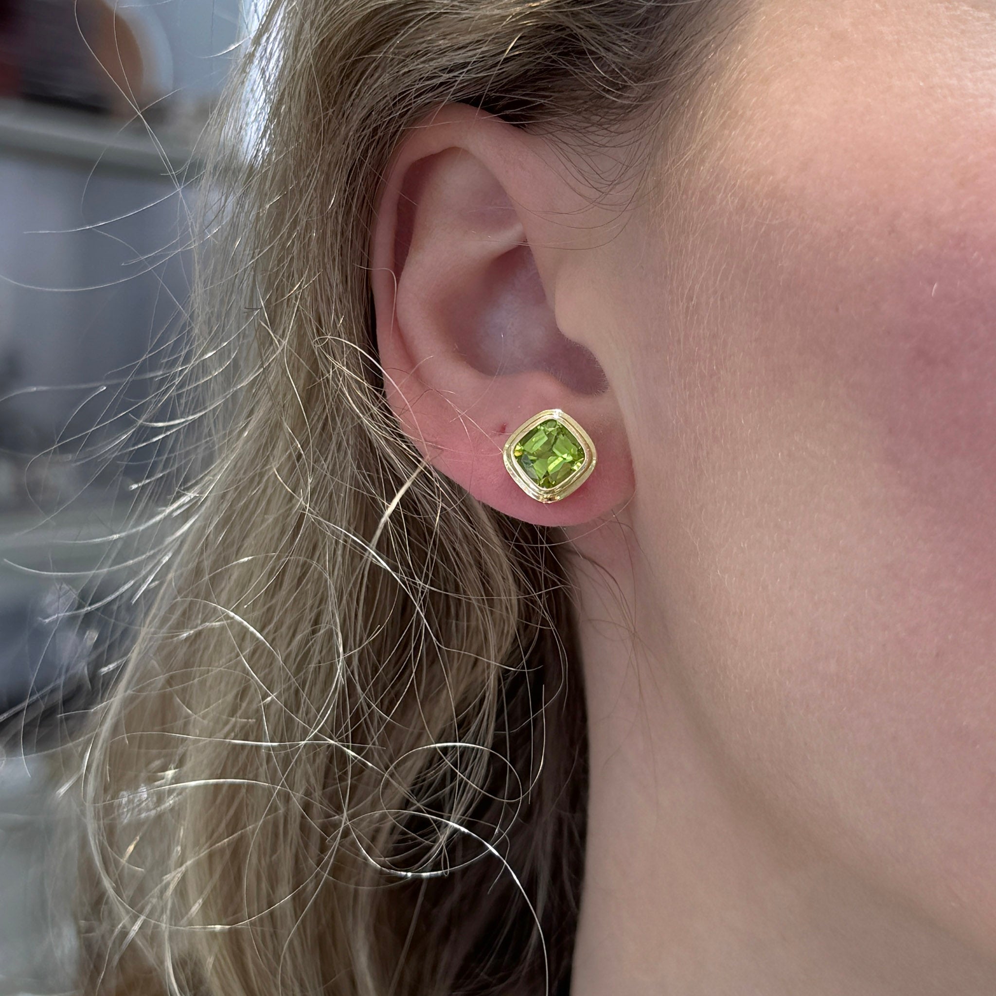 Goshwara Cushion Bezel Set Peridot 18K Gold Stud Earrings