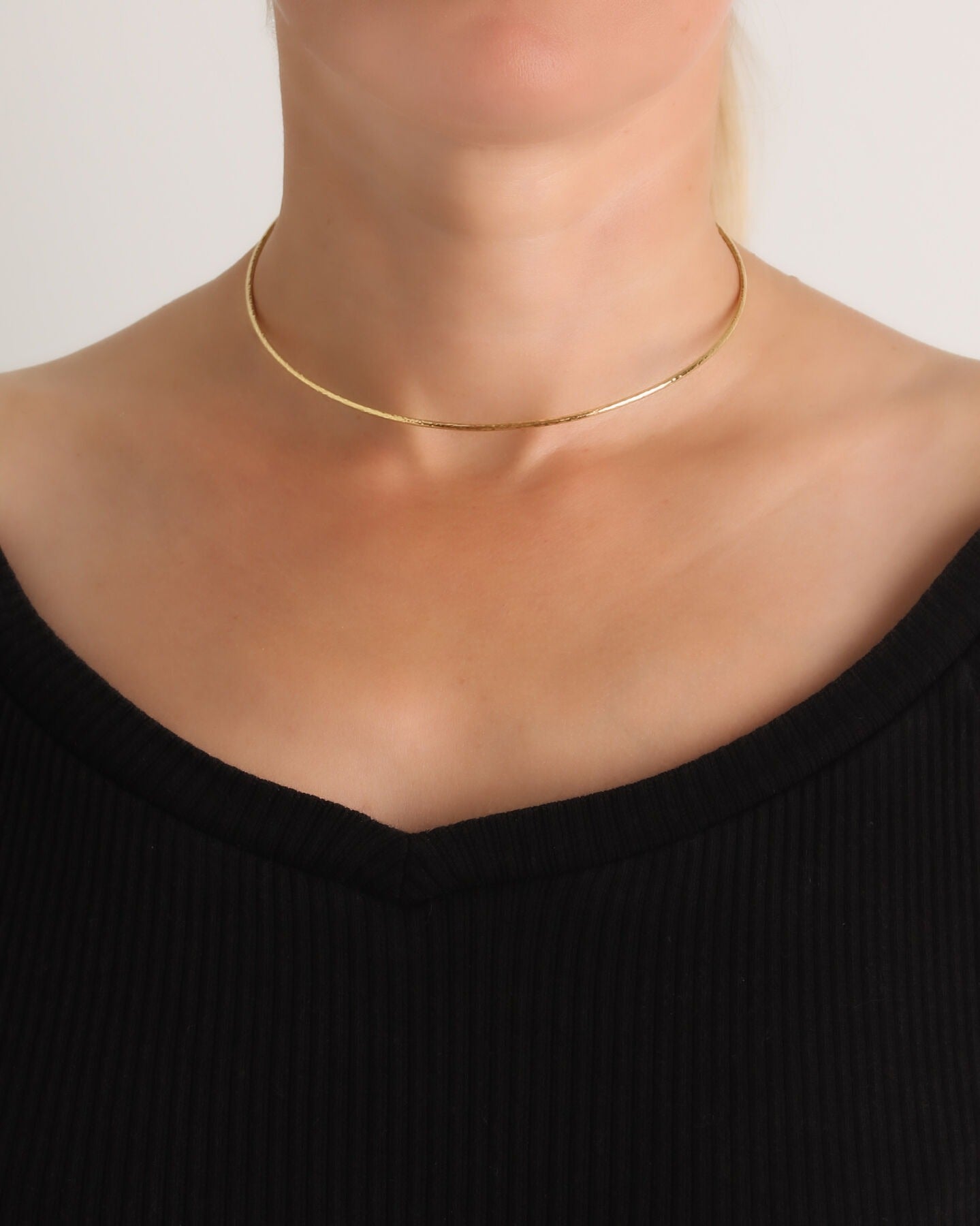 Elizabeth Locke Gold Wire Collar Necklace