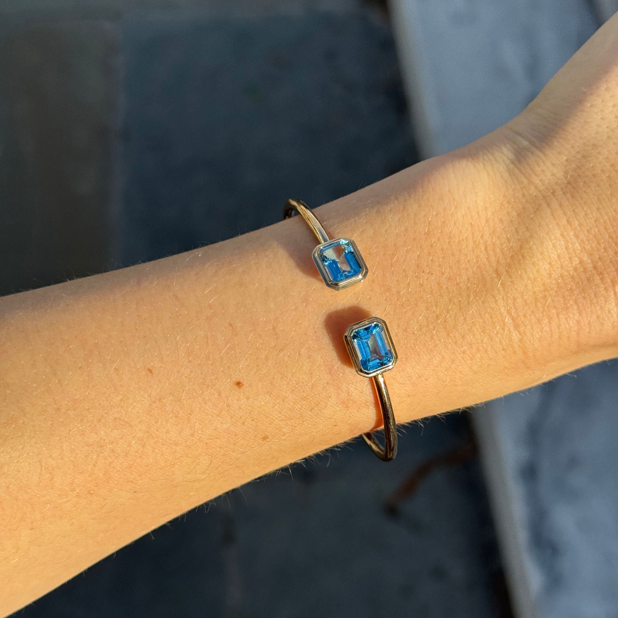 Goshwara Emerald-Cut Blue Topaz Open Edge 18K Gold Bangle