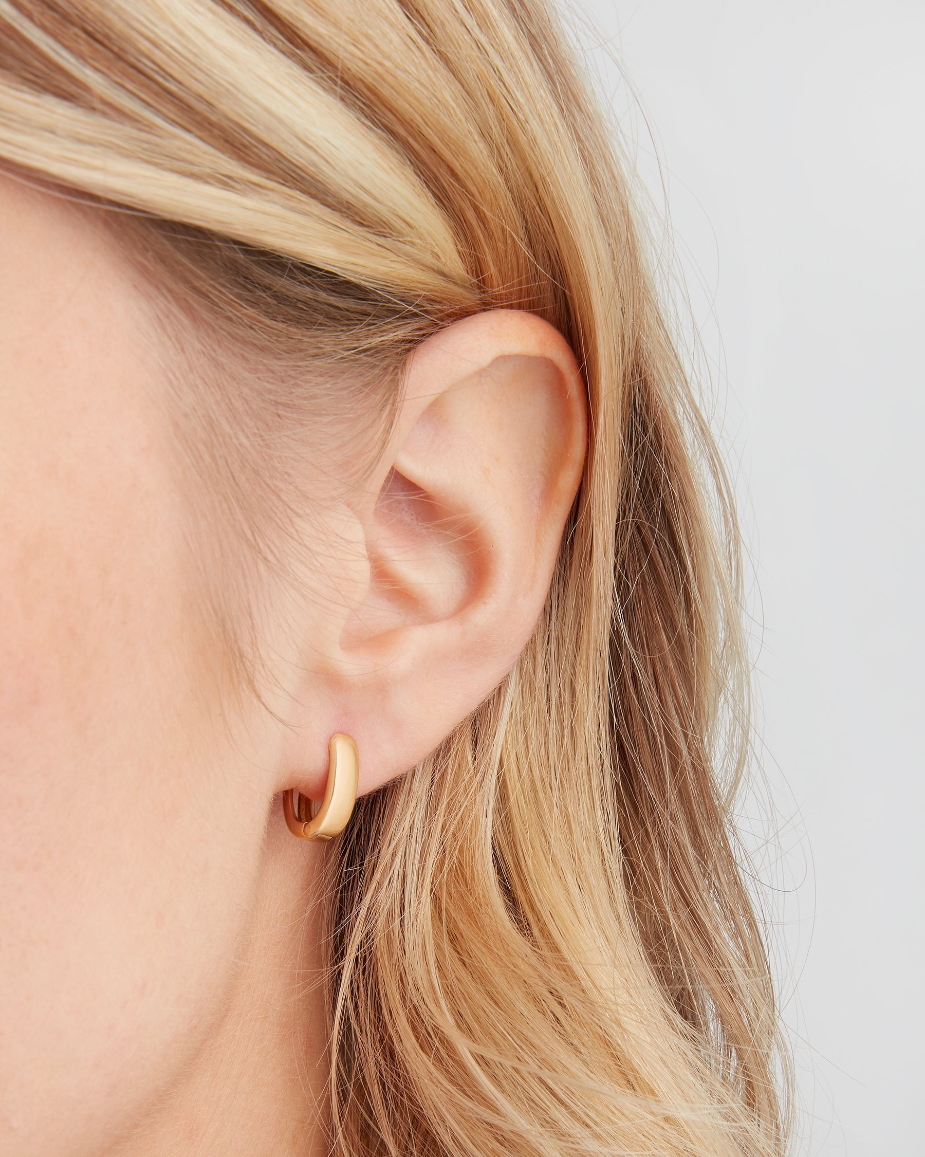 Marla Aaron 18K Gold Huggie Earring Base