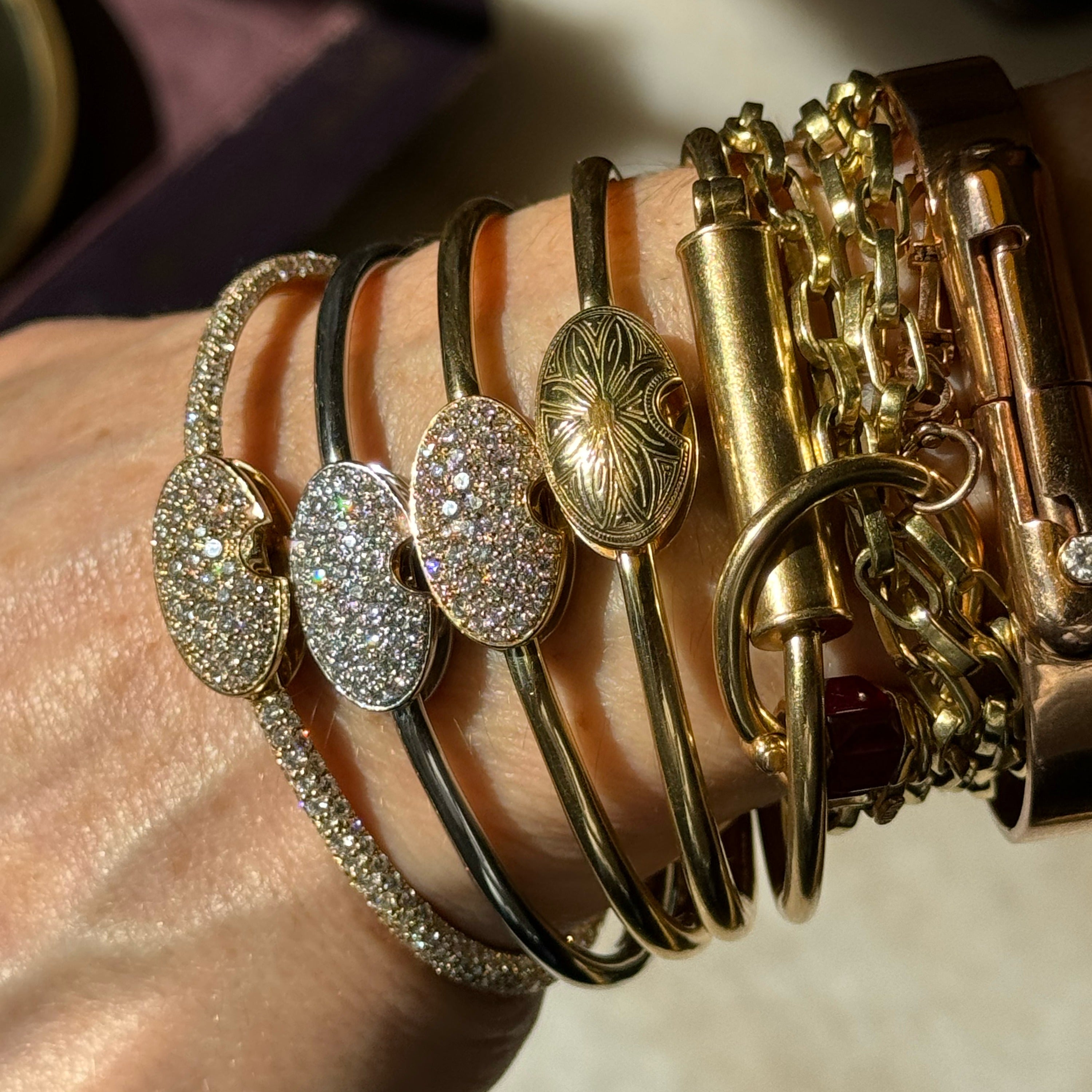 Marla Aaron 18K Yellow Gold Stoned Oval Musgrave Bangle