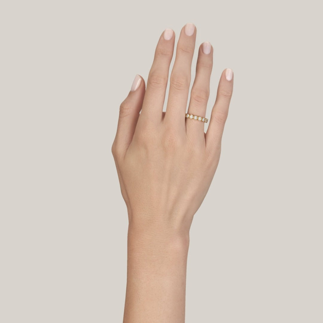 Single Stone 18K Yellow Gold Medium Gabby Band