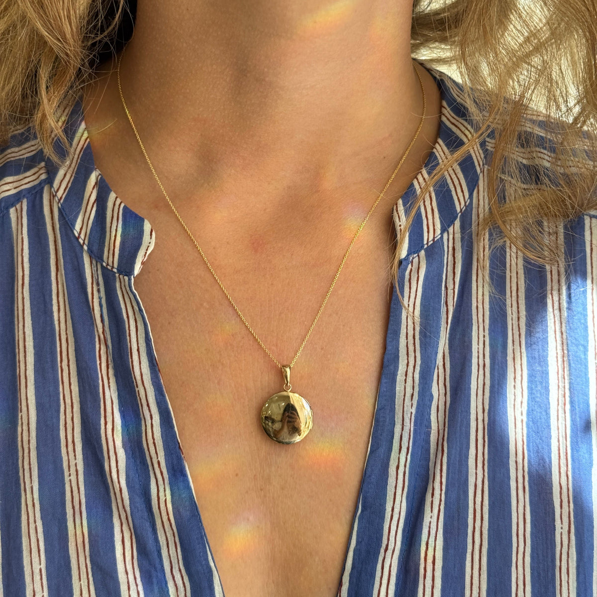14K Yellow Gold 19mm Plain Round Locket Necklace