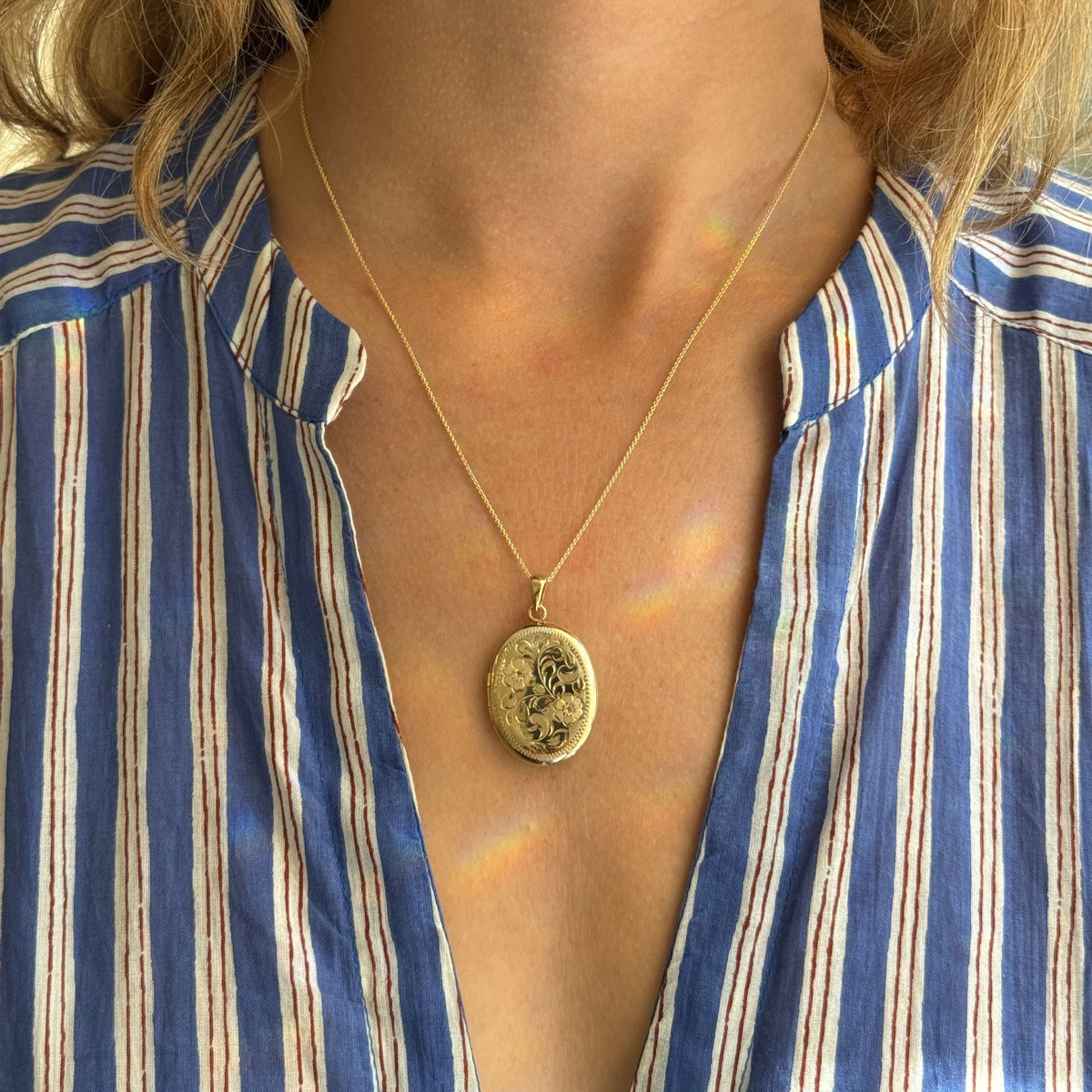 14K Yellow Gold 20.5mm Engraved Floral Oval Locket Necklace