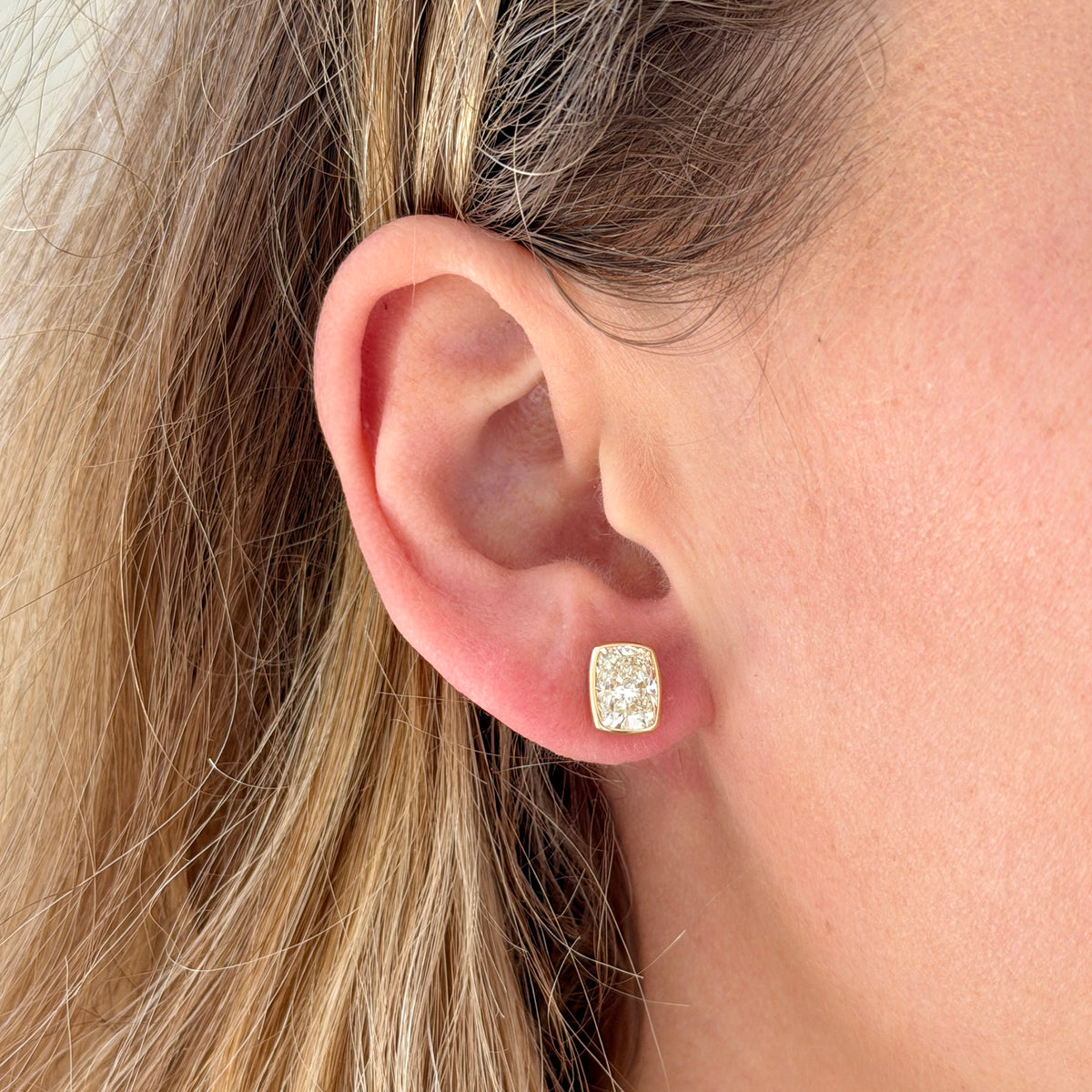 3ctw K VS Cushion Diamond Bezel 18K Yellow Gold Stud Earrings
