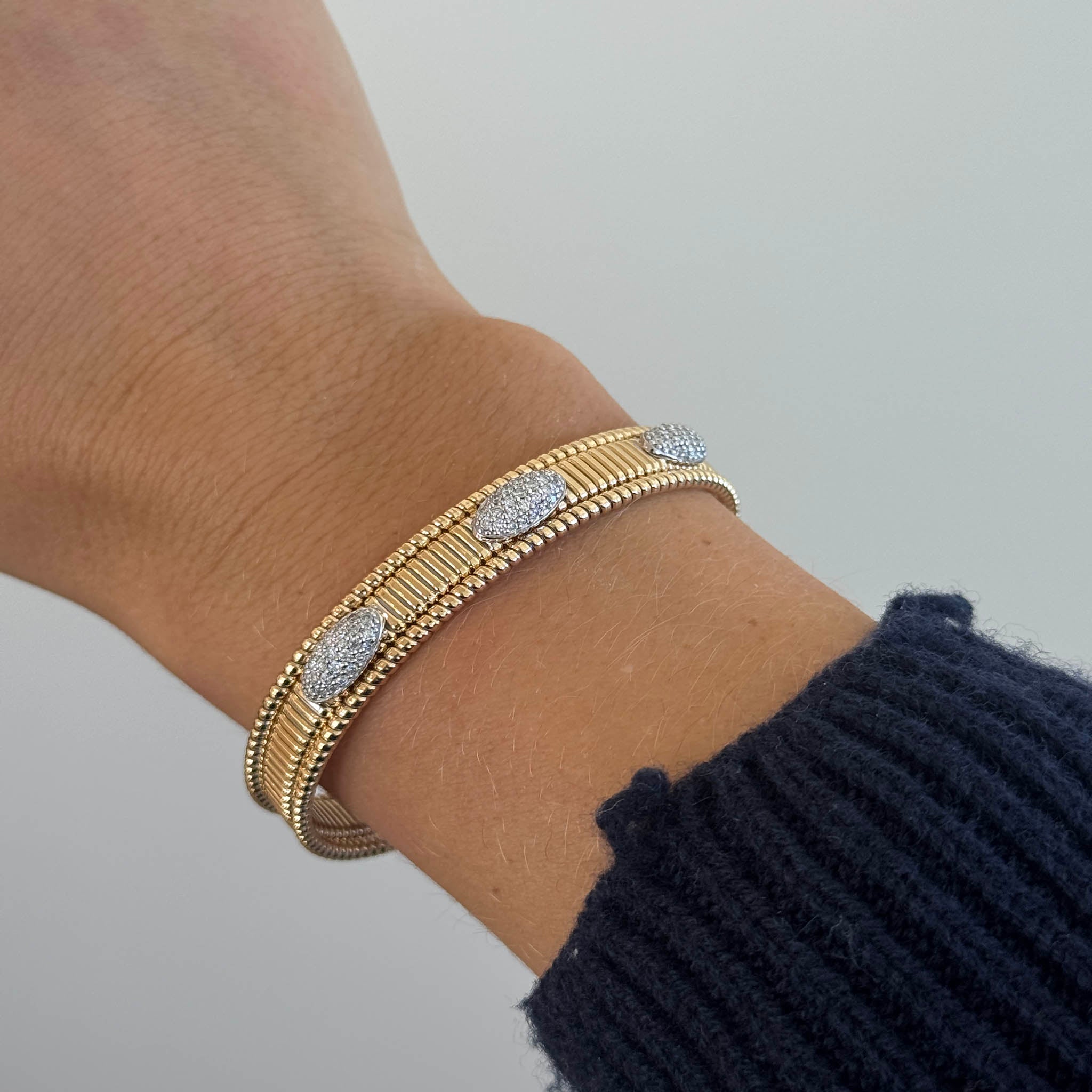 Diamond Pavé 3-Station 18K Gold Flexible Tubogas Cuff Bangle
