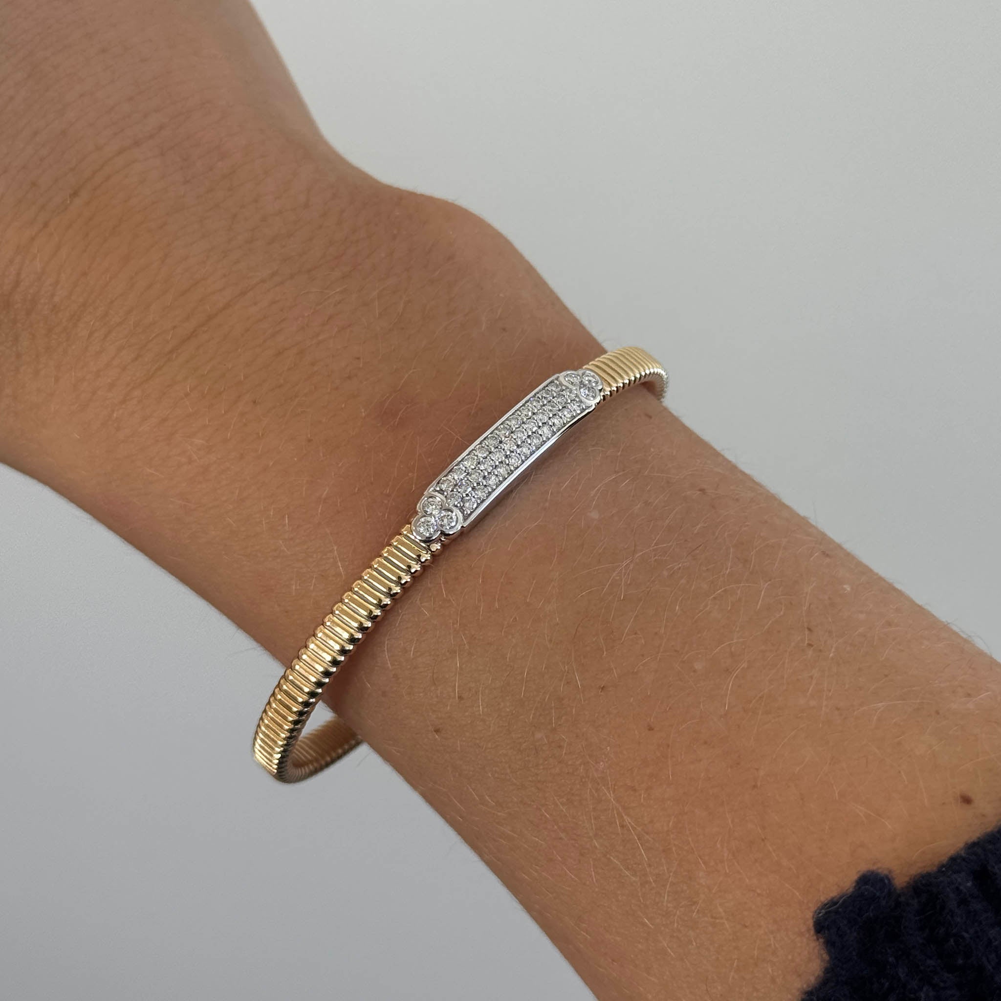 Diamond Pavé Station 18K Gold Flexible Tubogas Cuff Bangle