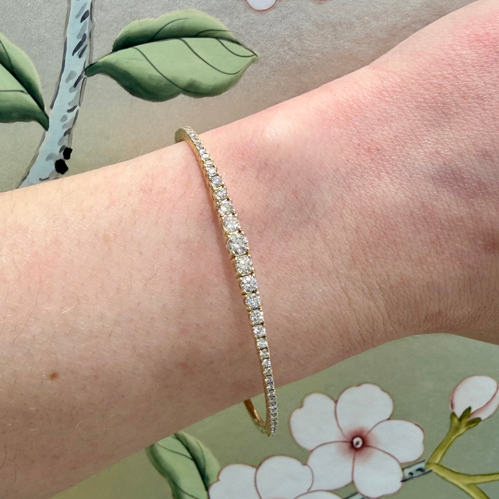 1.25ctw Graduated Diamond 14K Yellow Gold Flex Bangle