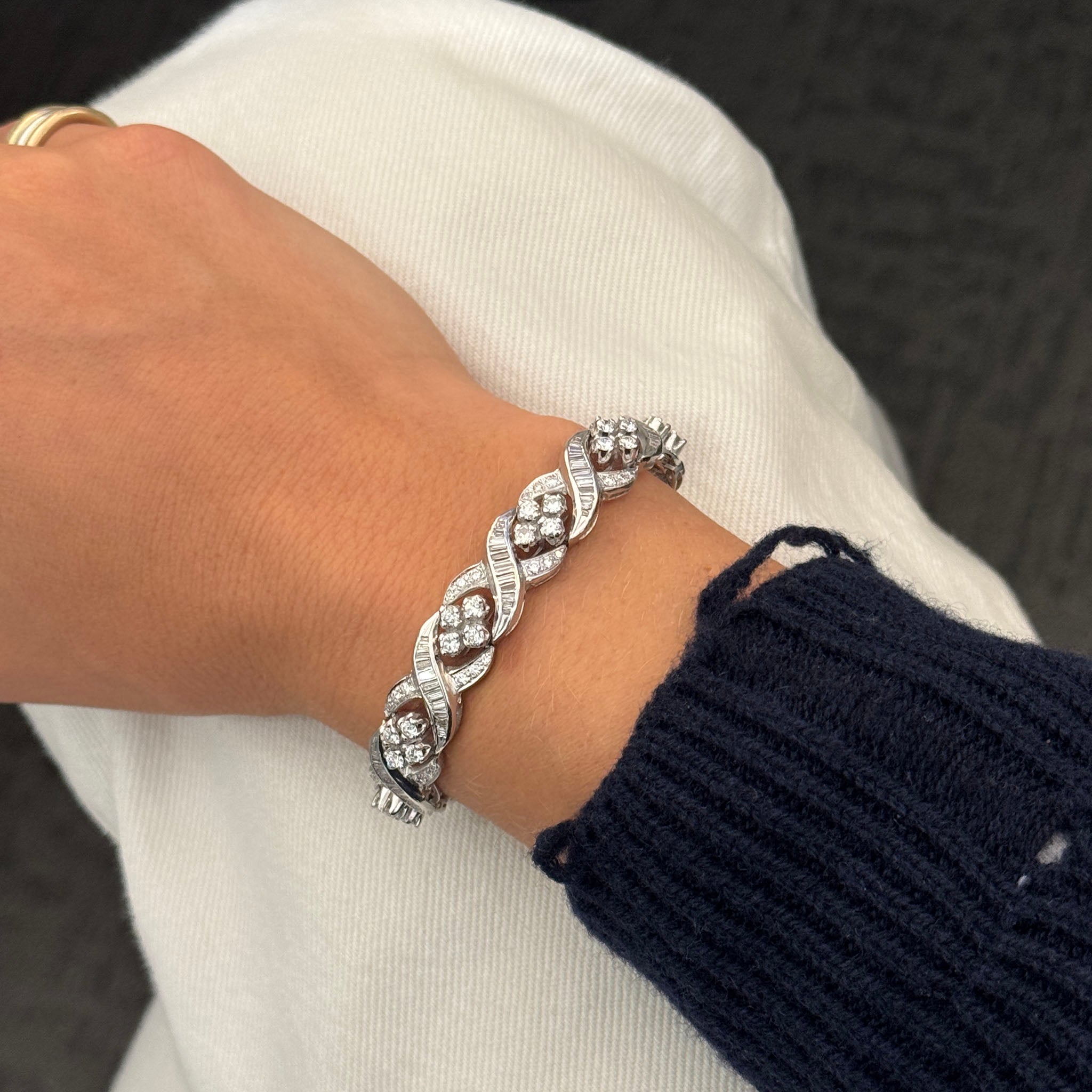 Vintage 6.30ctw Diamond Quatrefoil & Ribbon 14K Gold Bracelet