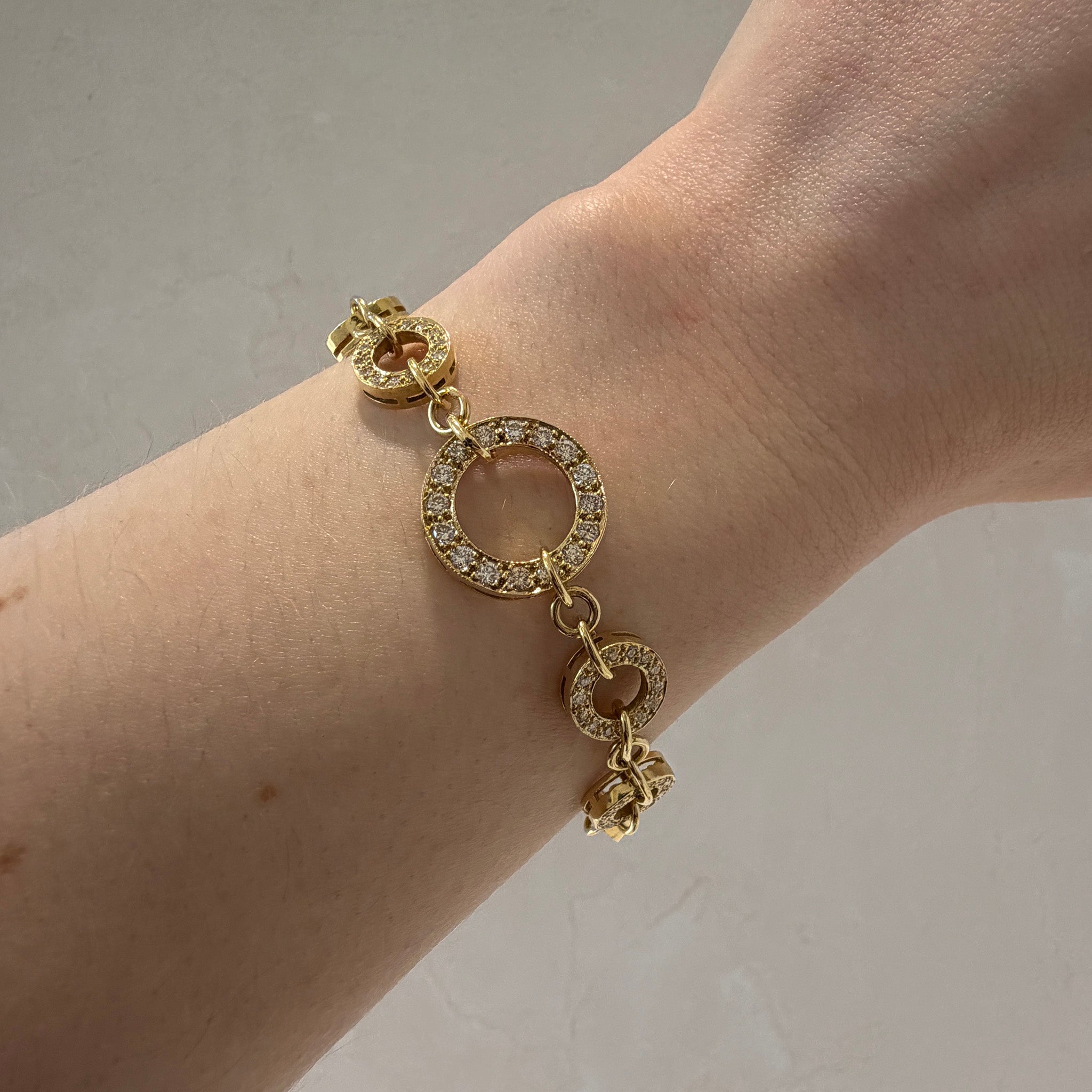 Vintage Diamond Pavé 18K Yellow Gold Circle Link Bracelet