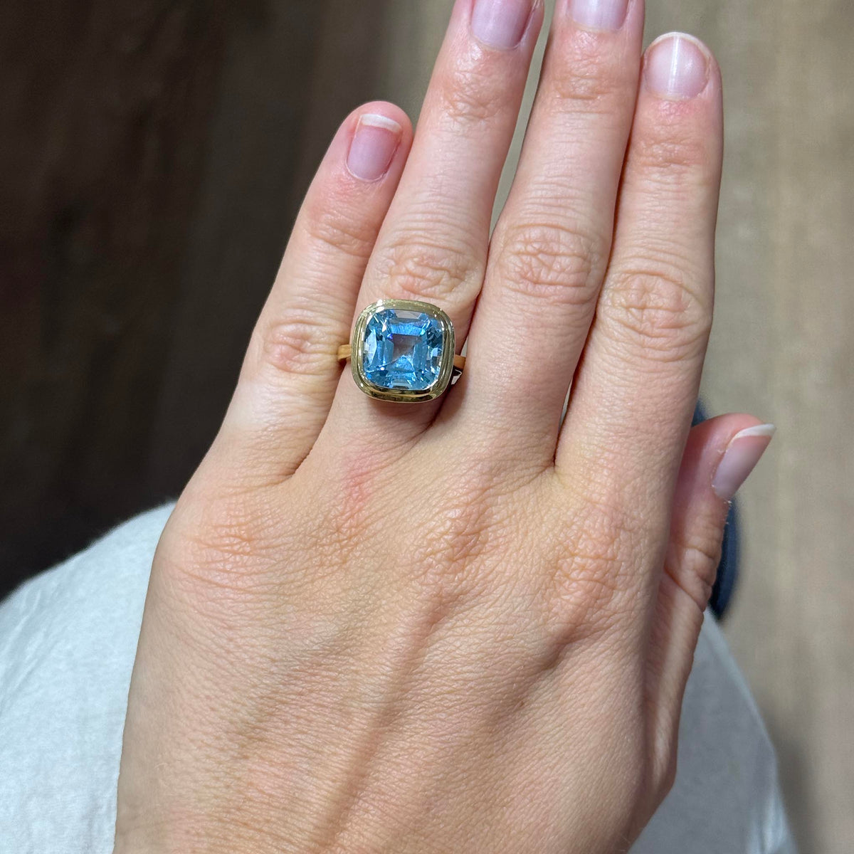 Goshwara Cushion Blue Topaz Bezel-Set 18K Gold Ring
