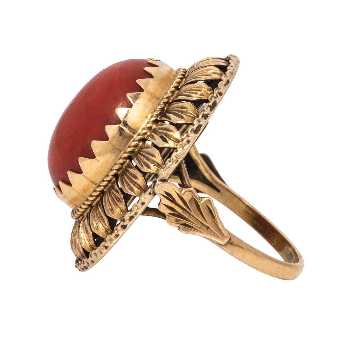Vintage Coral Cabochon 18K Yellow Gold Ring