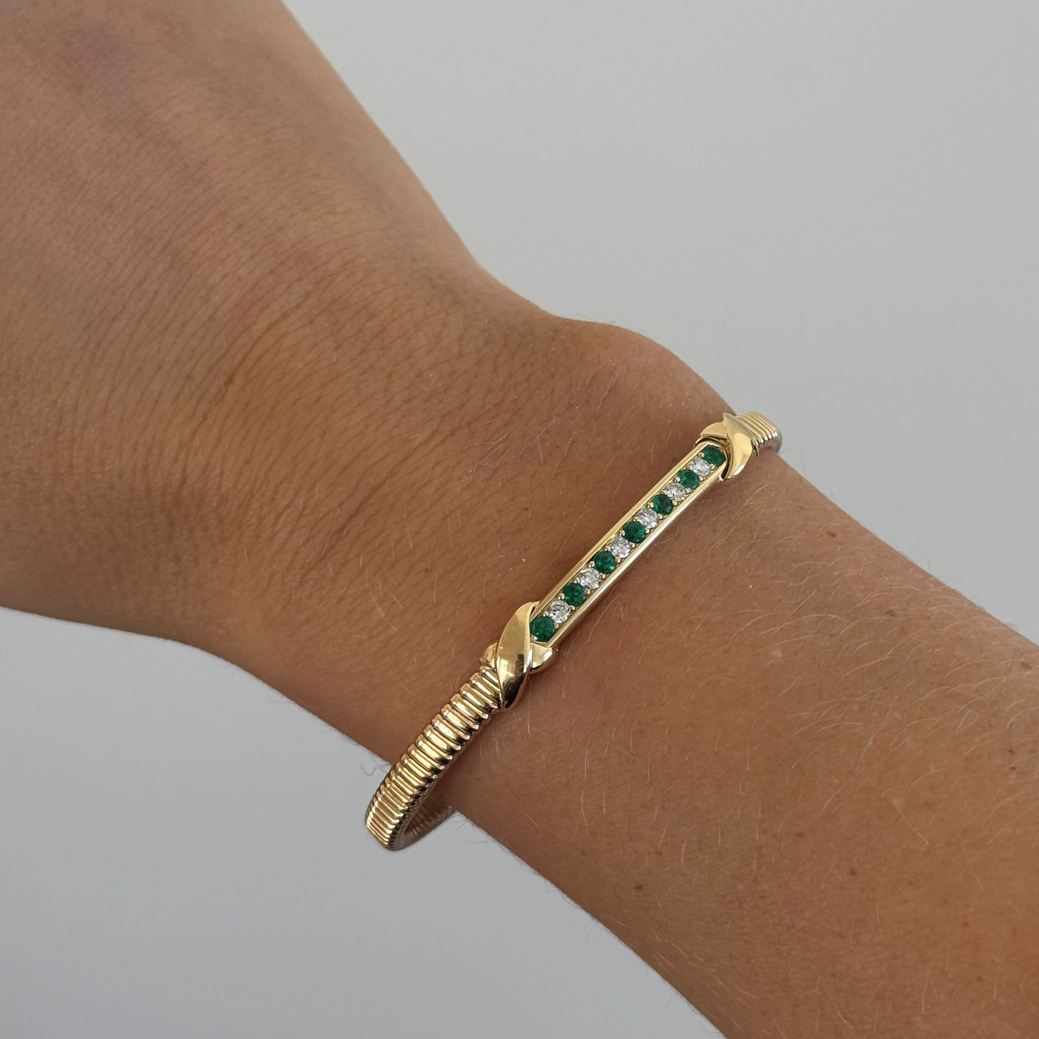 Emerald & Diamond 18K Yellow Gold Flexible Tubogas Cuff Bangle