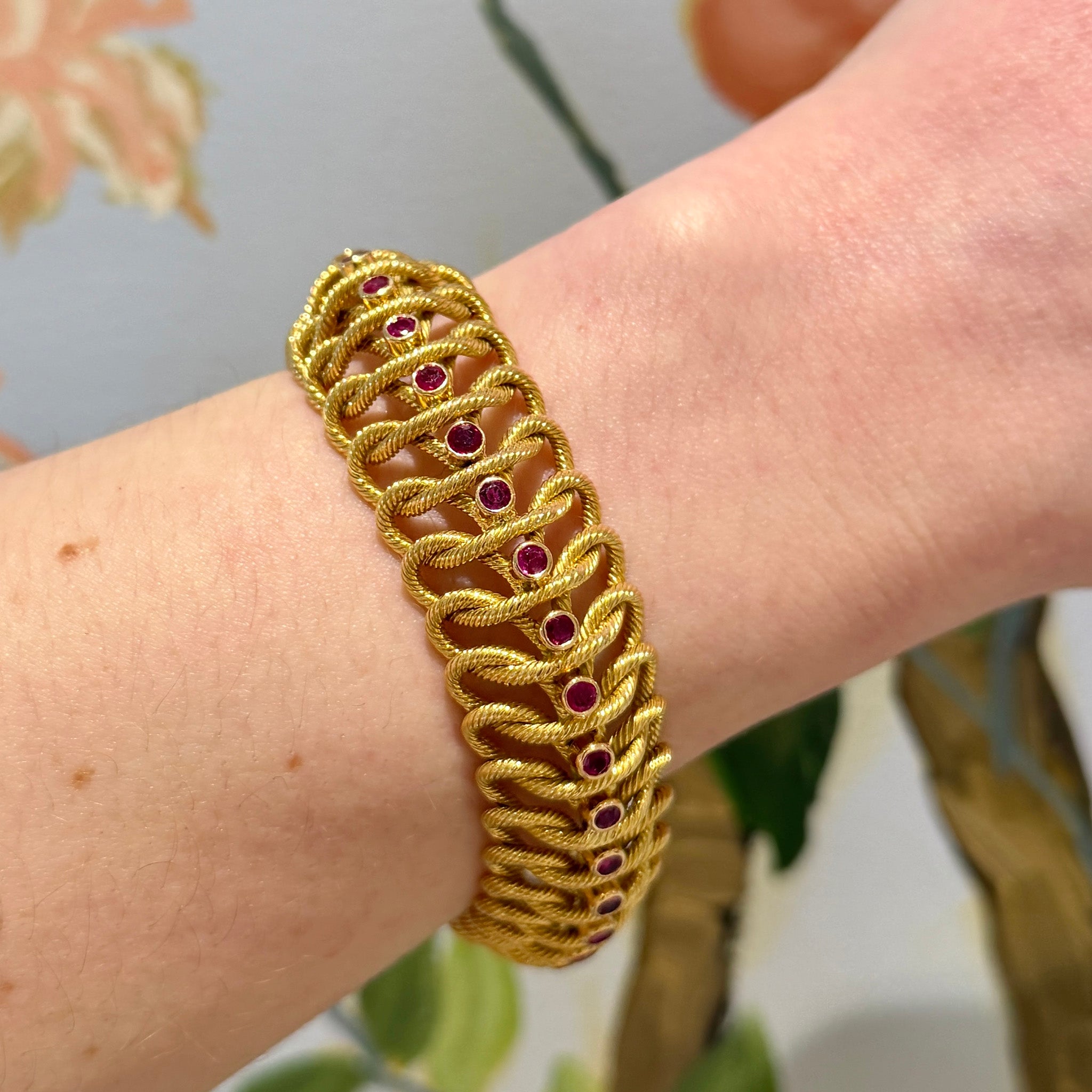 Vintage Tiffany & Co Ruby 18K Gold Interlocking Rope Link Bracelet