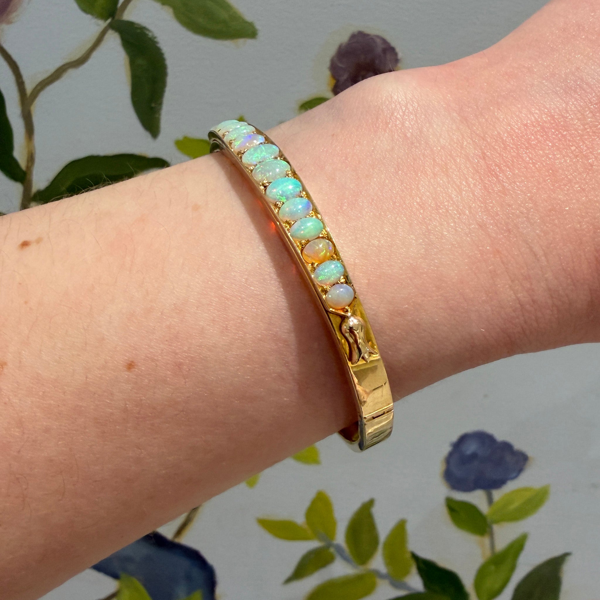 Victorian 4ctw Graduated Opal 18K Gold Bangle