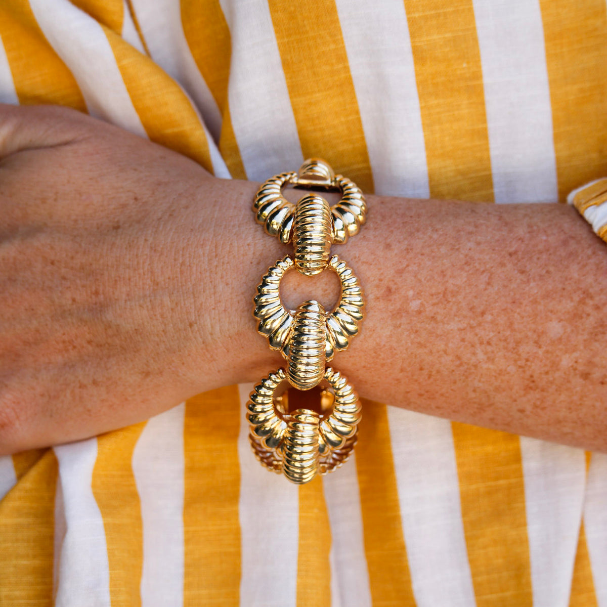 Vintage 14K Yellow Gold Retro Shrimp Link Bracelet