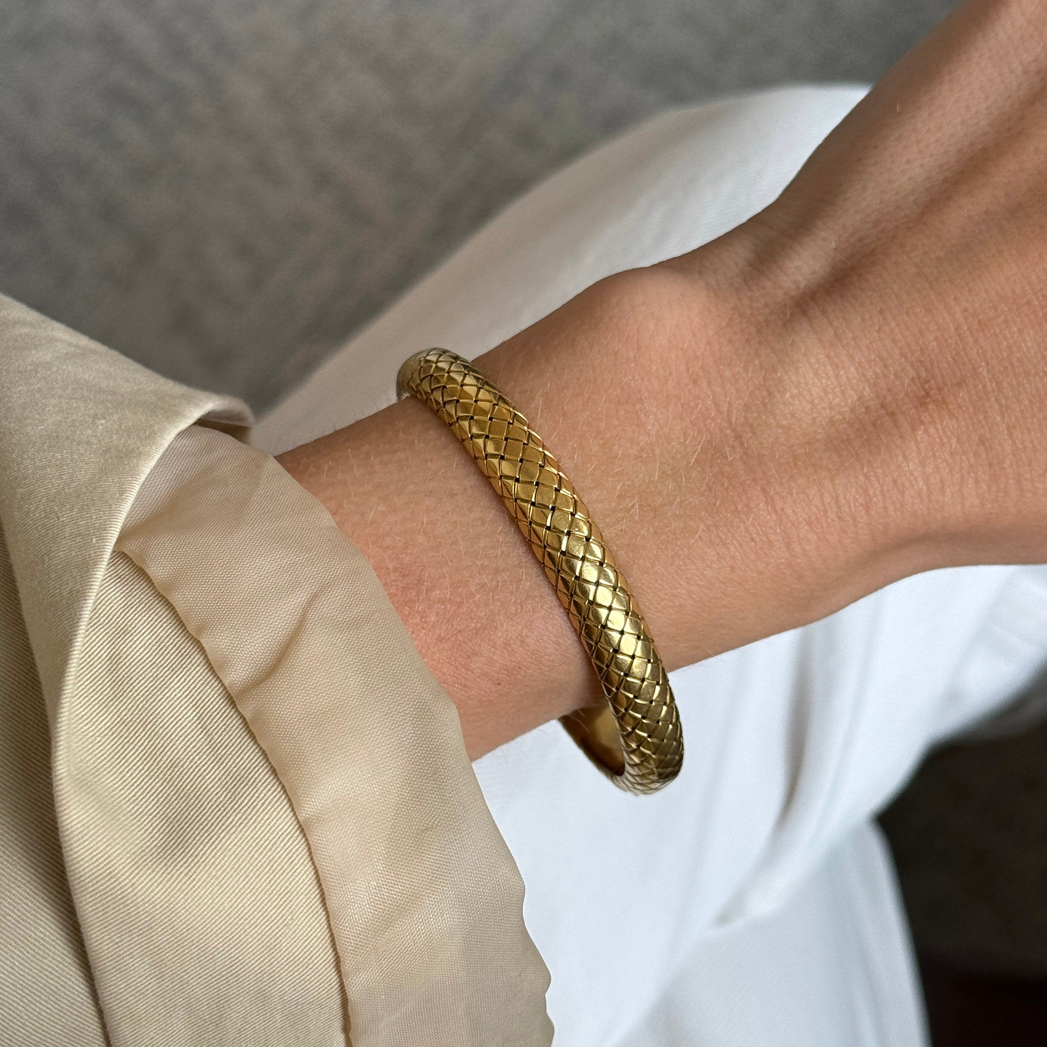 Vintage 18K Yellow Gold Basket Weave Bangle