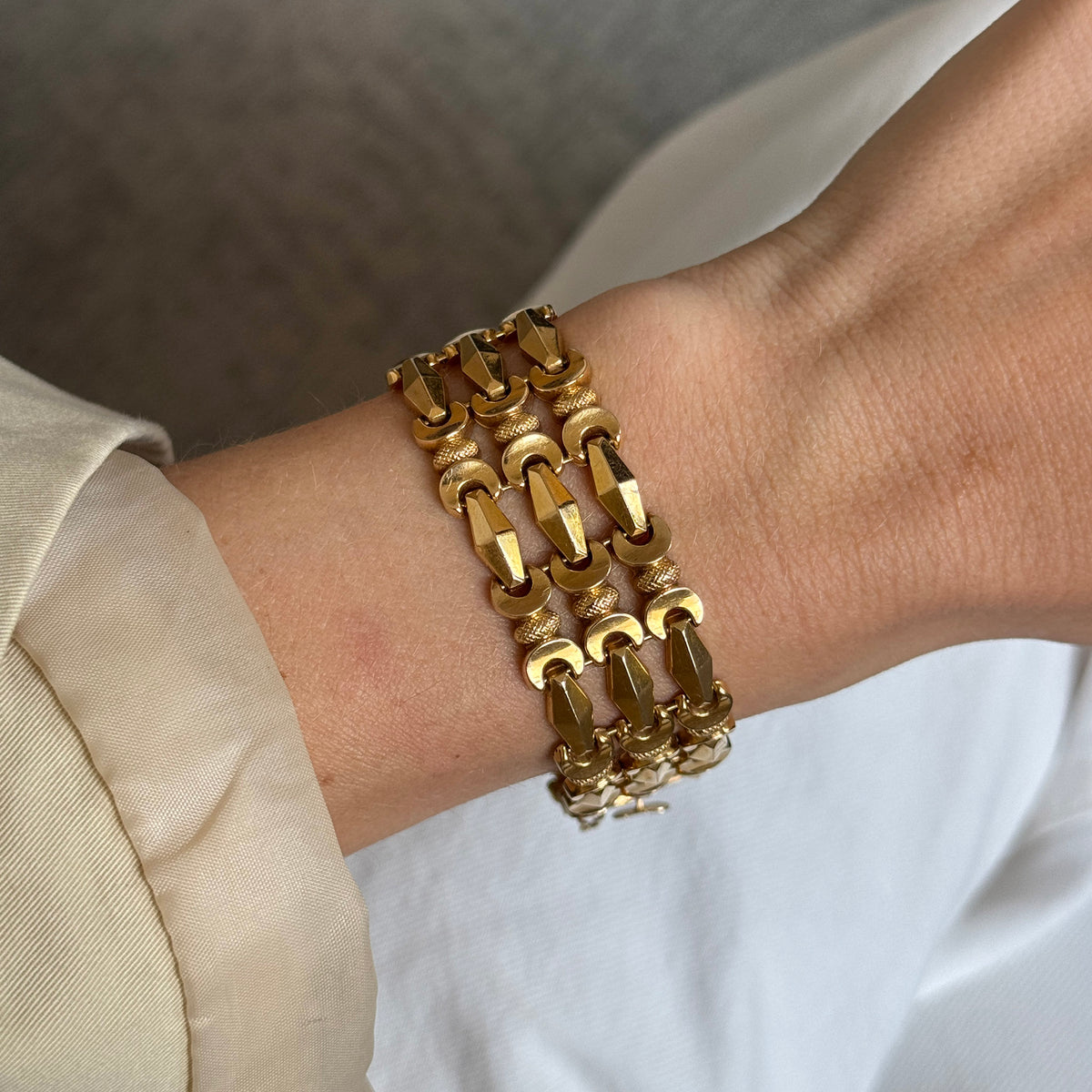 Vintage 18K Yellow Gold Retro Wide Link Bracelet