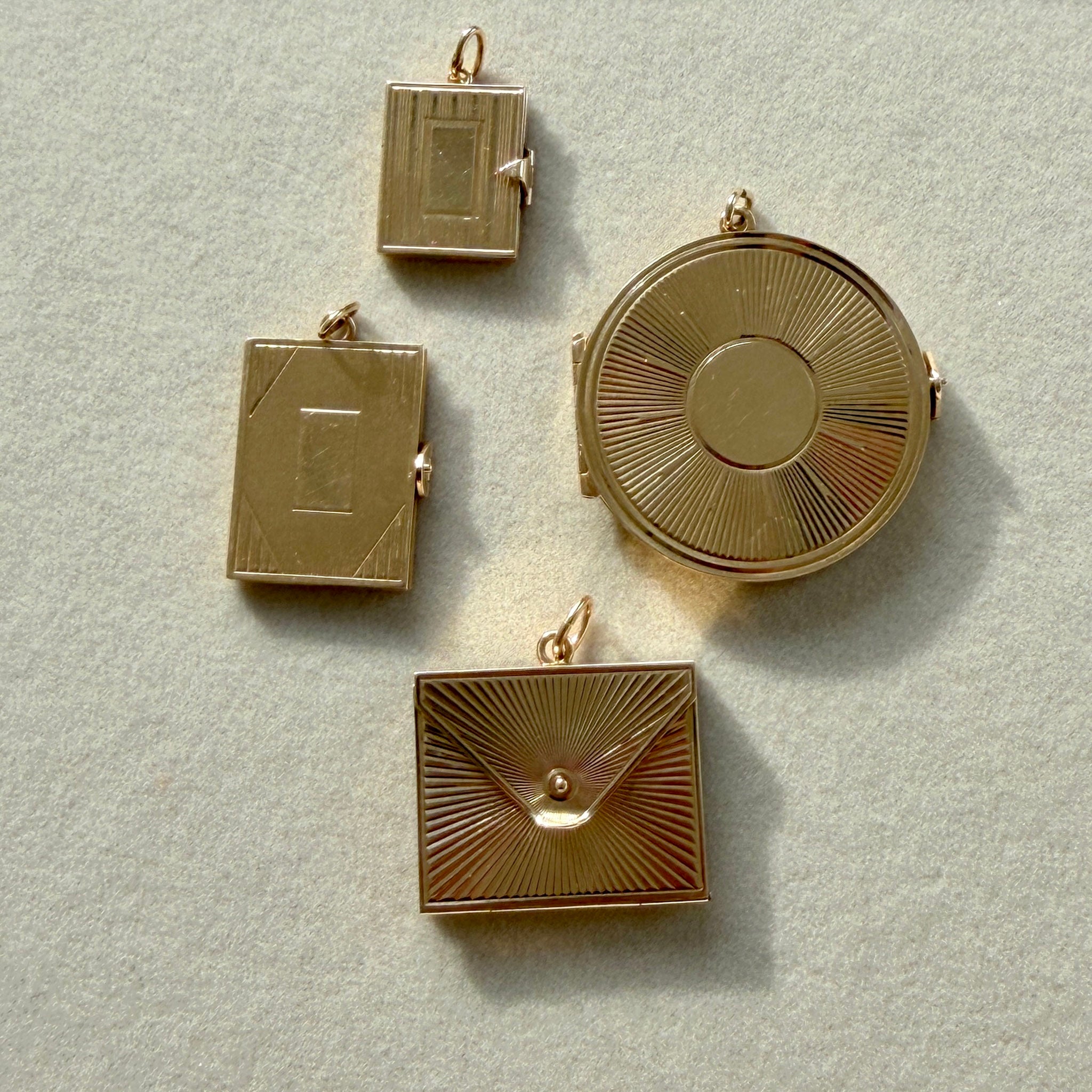 Vintage 14K Gold Book Locket Charm, Vintage 14K Gold Book Locket Pendant, Vintage 14K Gold Radial Round Locket Pendant, Vintage 14K Gold Envelope Accordion Book Pendant