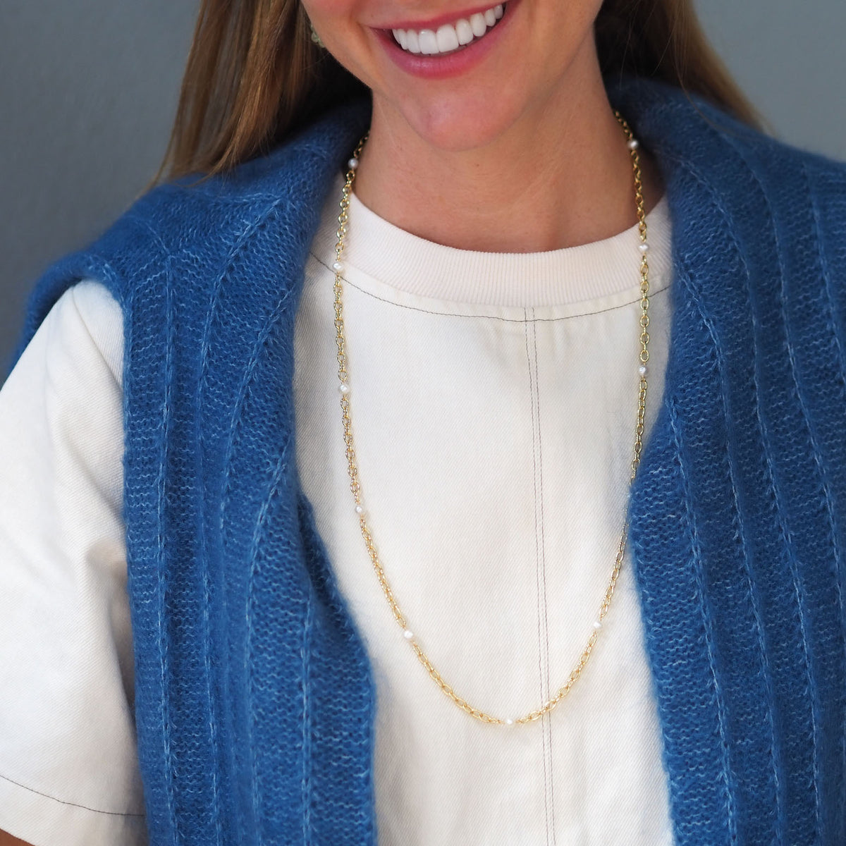 Model wearing Goldbug Collection Freshwater Pearl Thick Cable Chain Necklace 30"