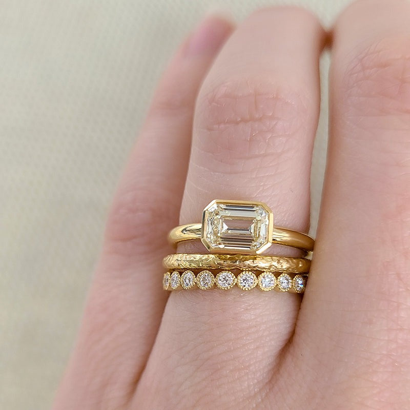Graceful Single Stone Diamond Finger Ring